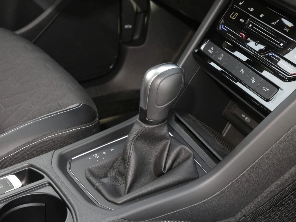 Volkswagen-Touran-image-8