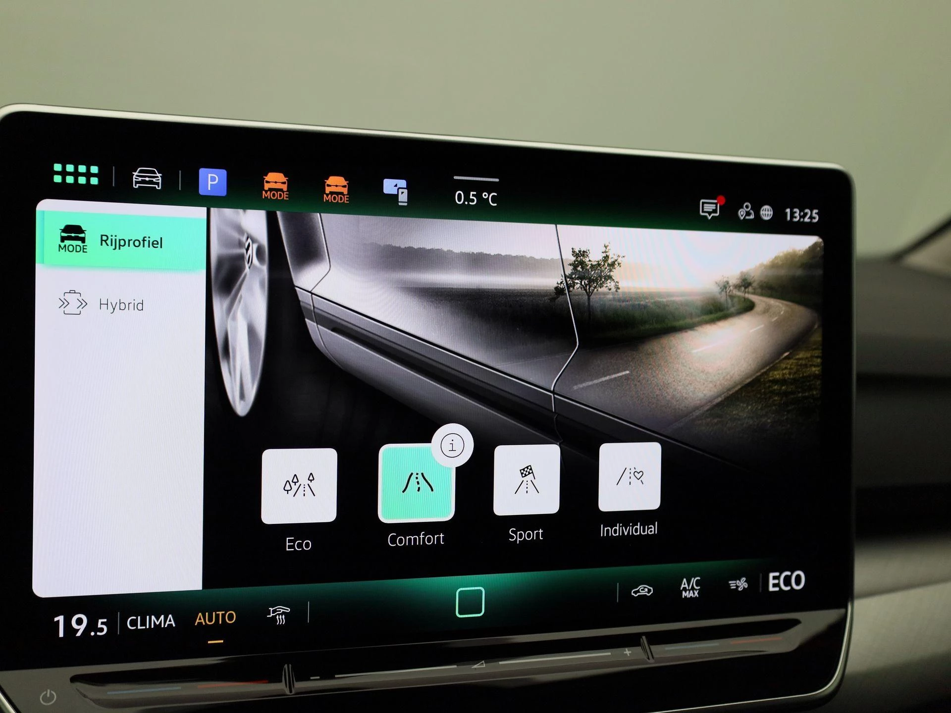 Volkswagen-Golf-image-18