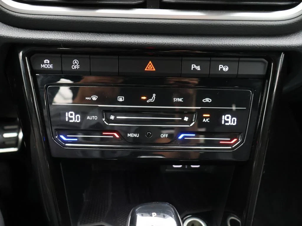 Volkswagen-T-Roc-image-20