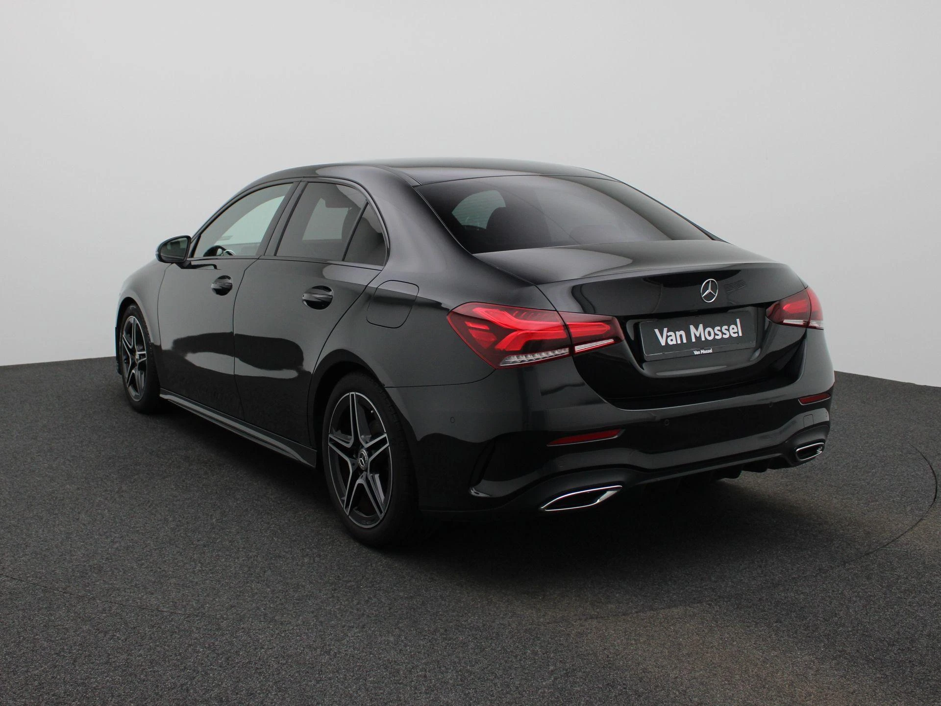 Mercedes-Benz-A-Klasse-image-1
