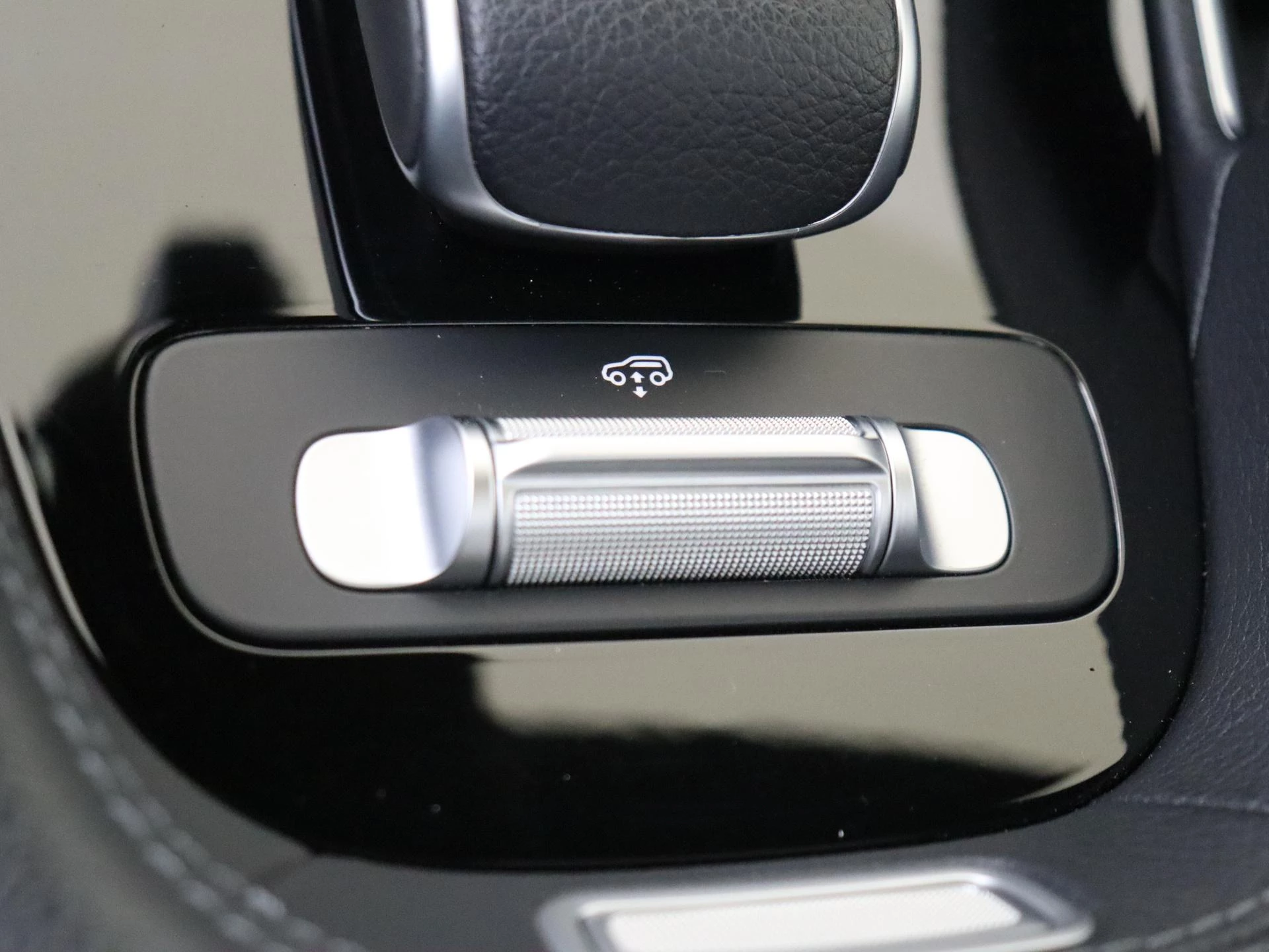 Mercedes-Benz-GLE-image-21