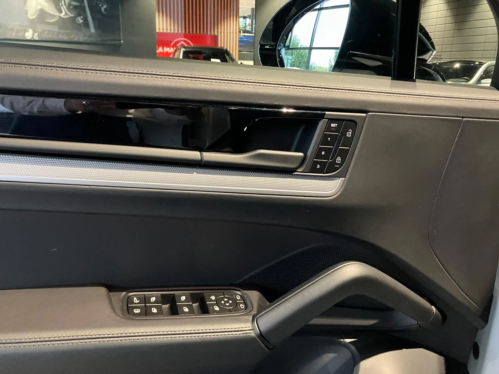 Porsche-Cayenne-image-13