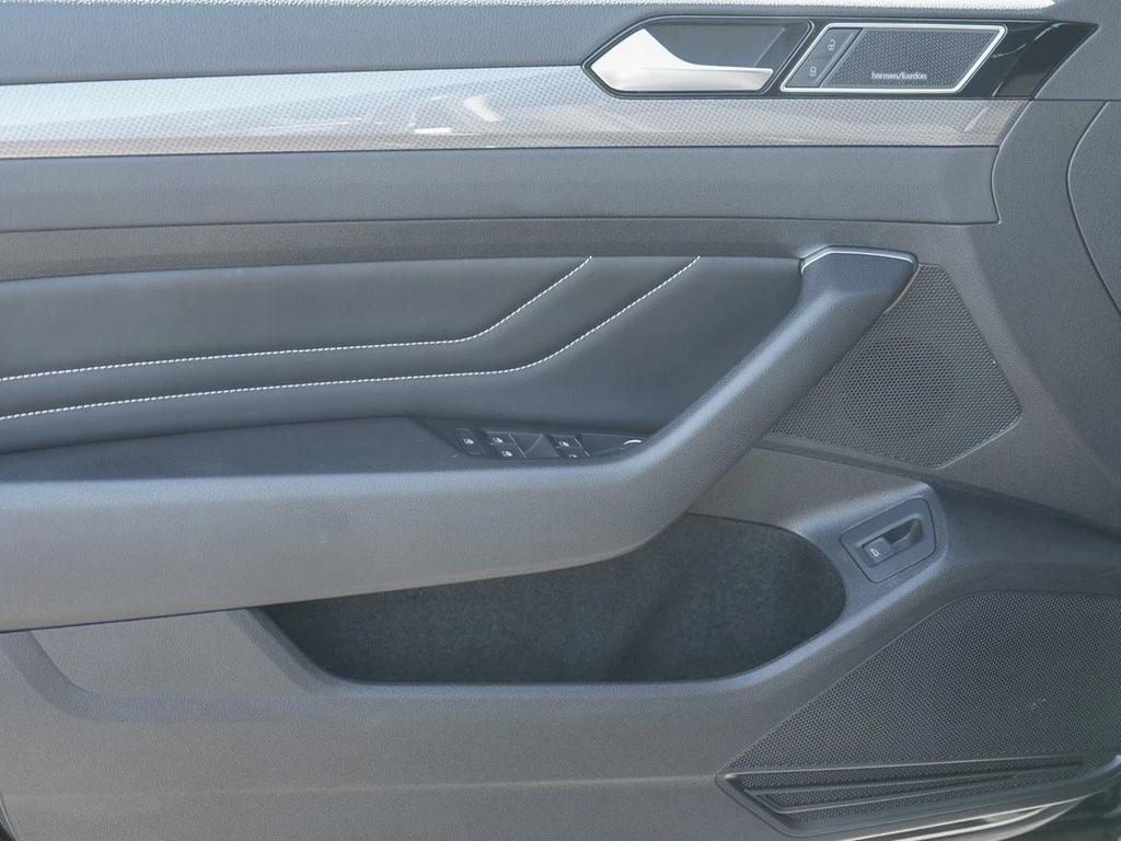 Volkswagen-Passat-image-16