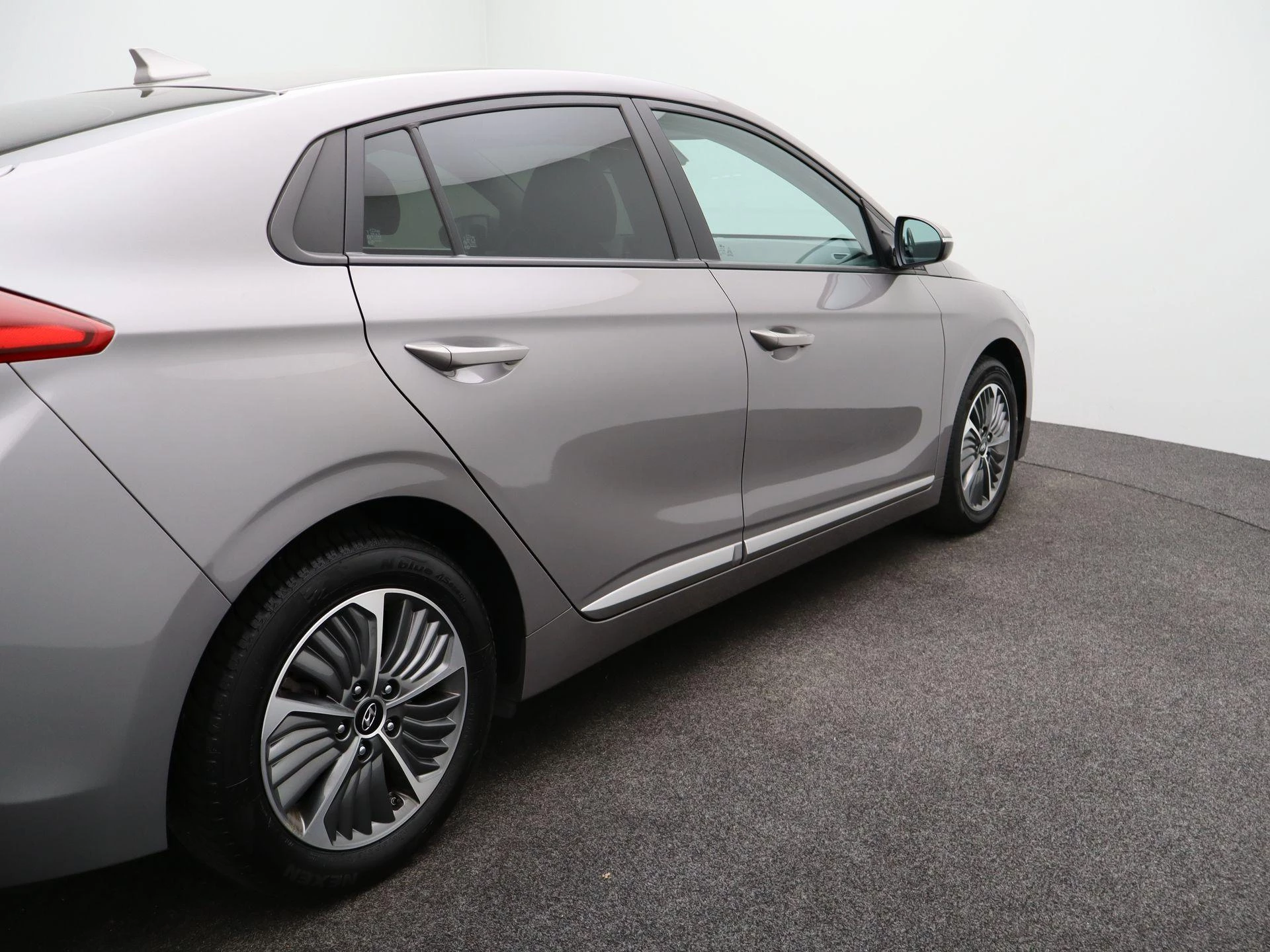 Hyundai-IONIQ-image-37
