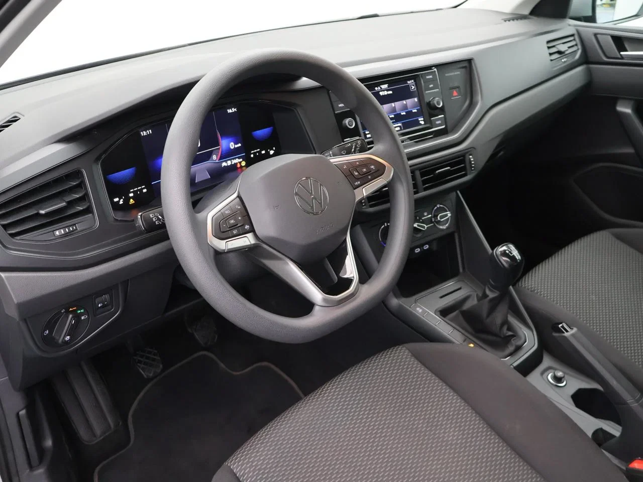Volkswagen-Polo-image-7