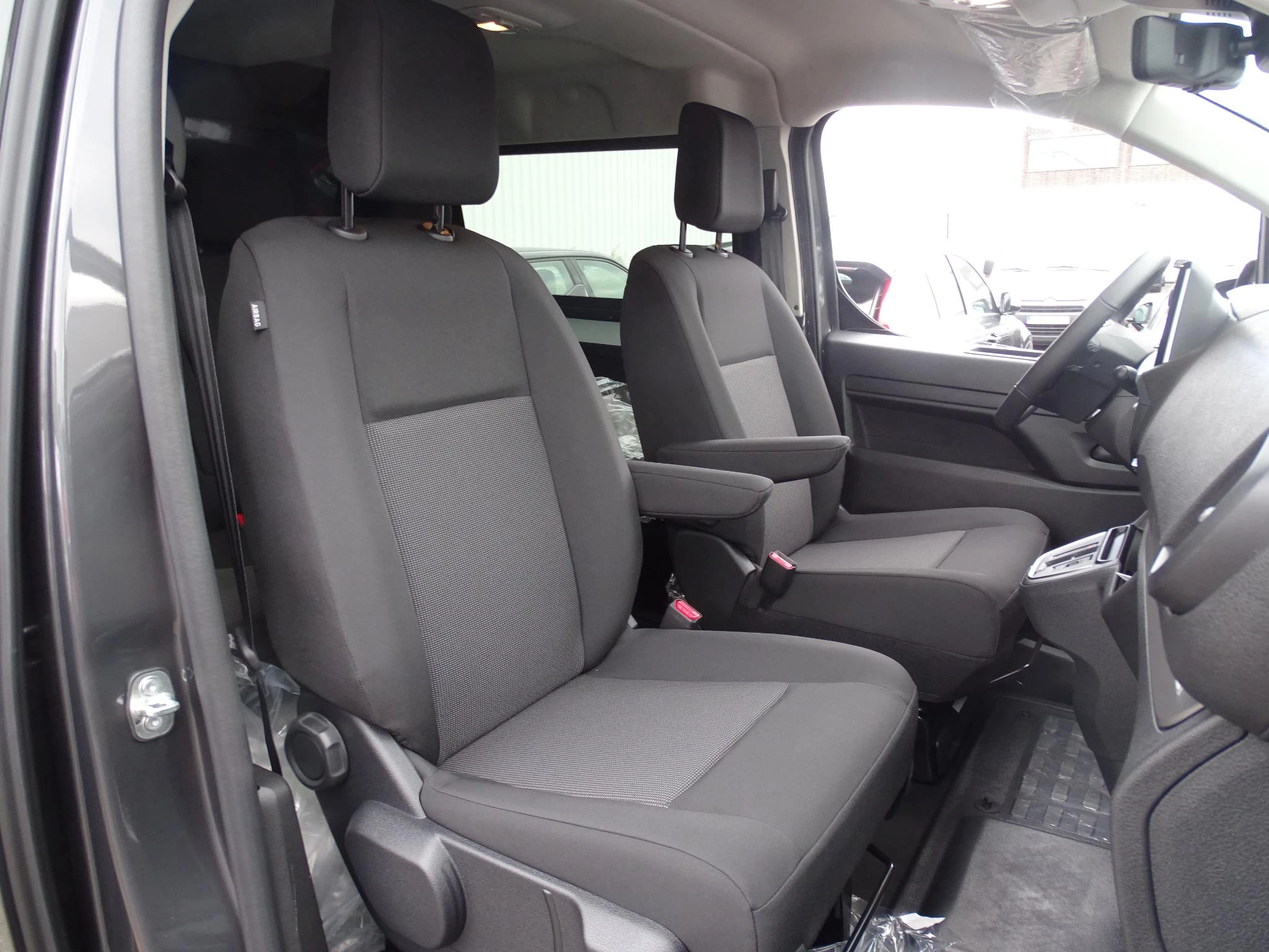 Peugeot-Expert-image-12