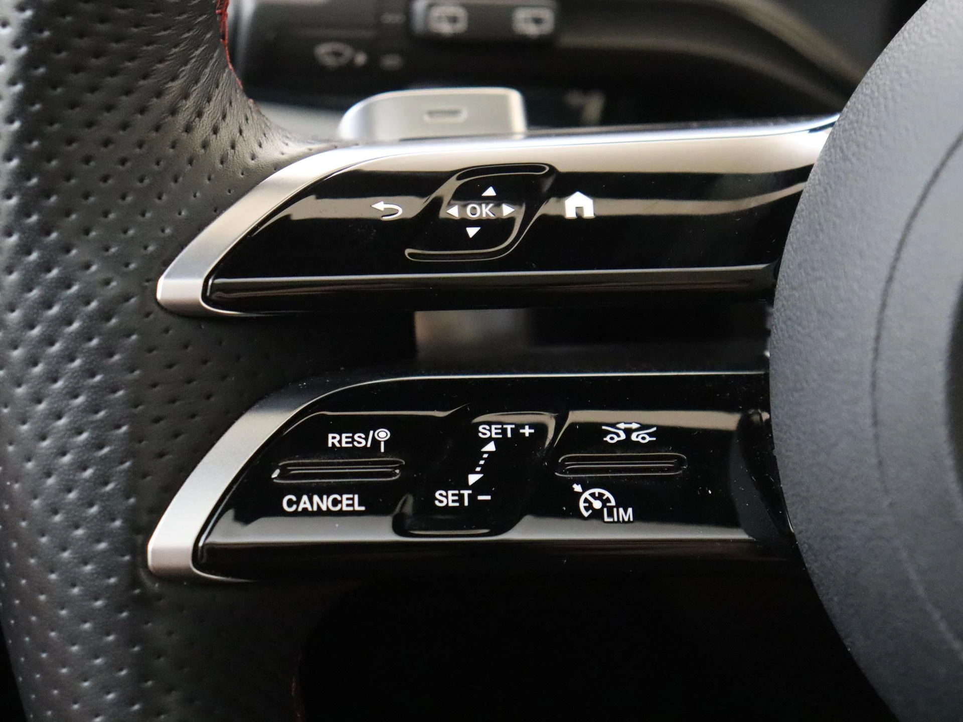 Mercedes-Benz-A-Klasse-image-12