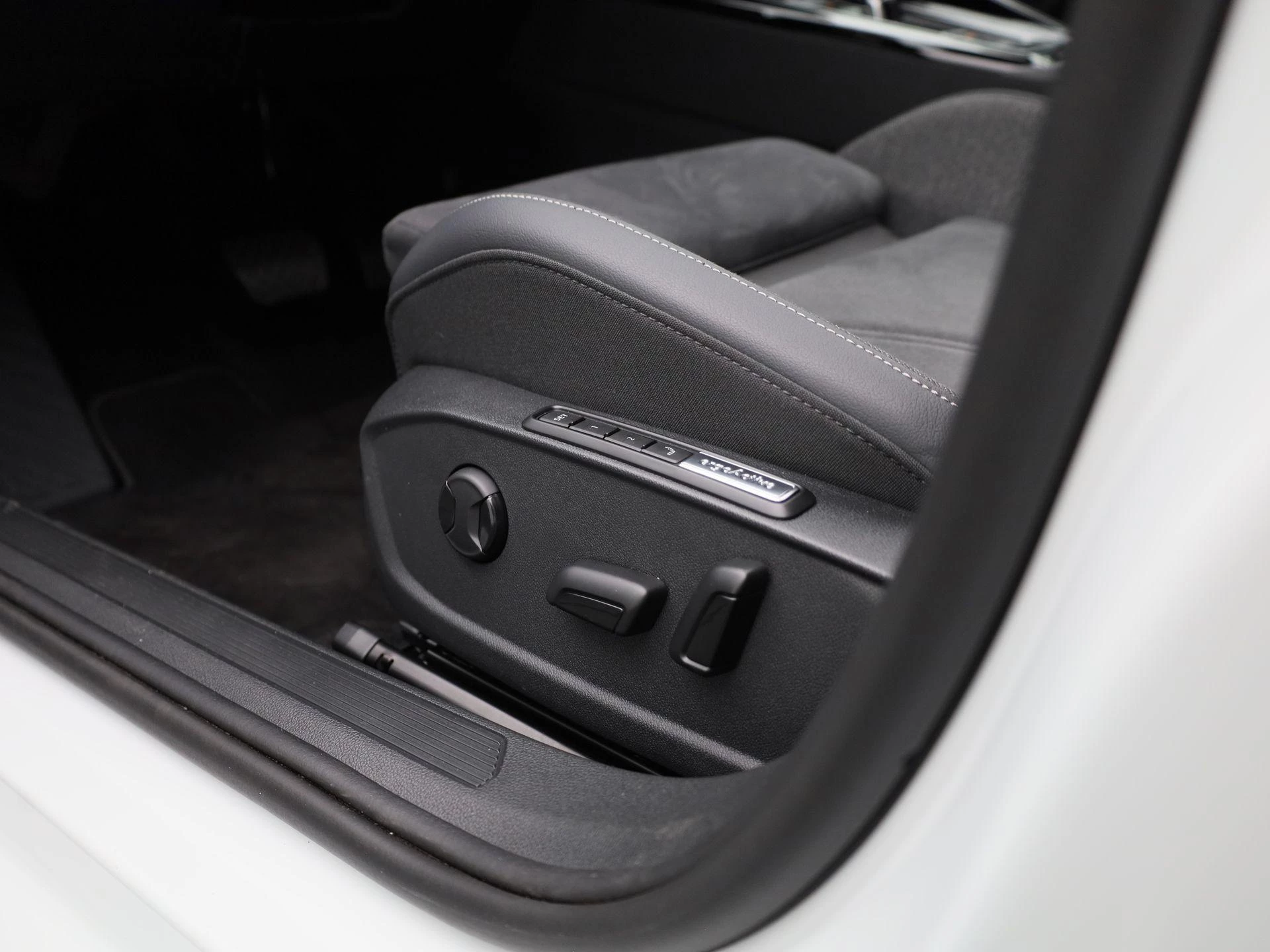 Volkswagen-Golf-image-33