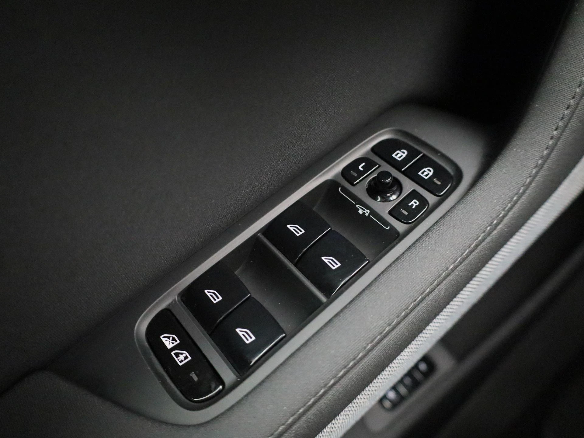 Polestar-2-image-21