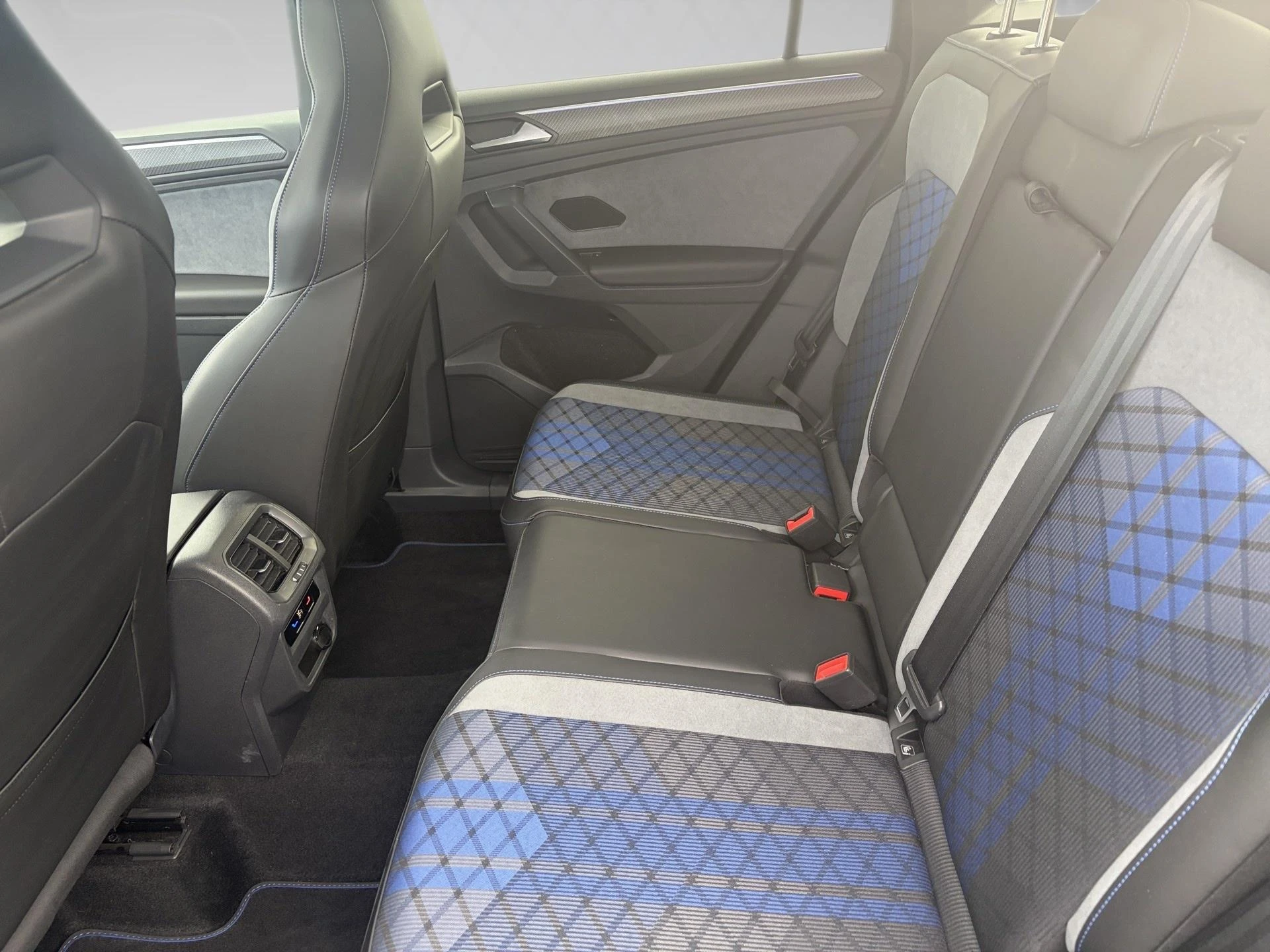 Volkswagen-Tiguan-image-10