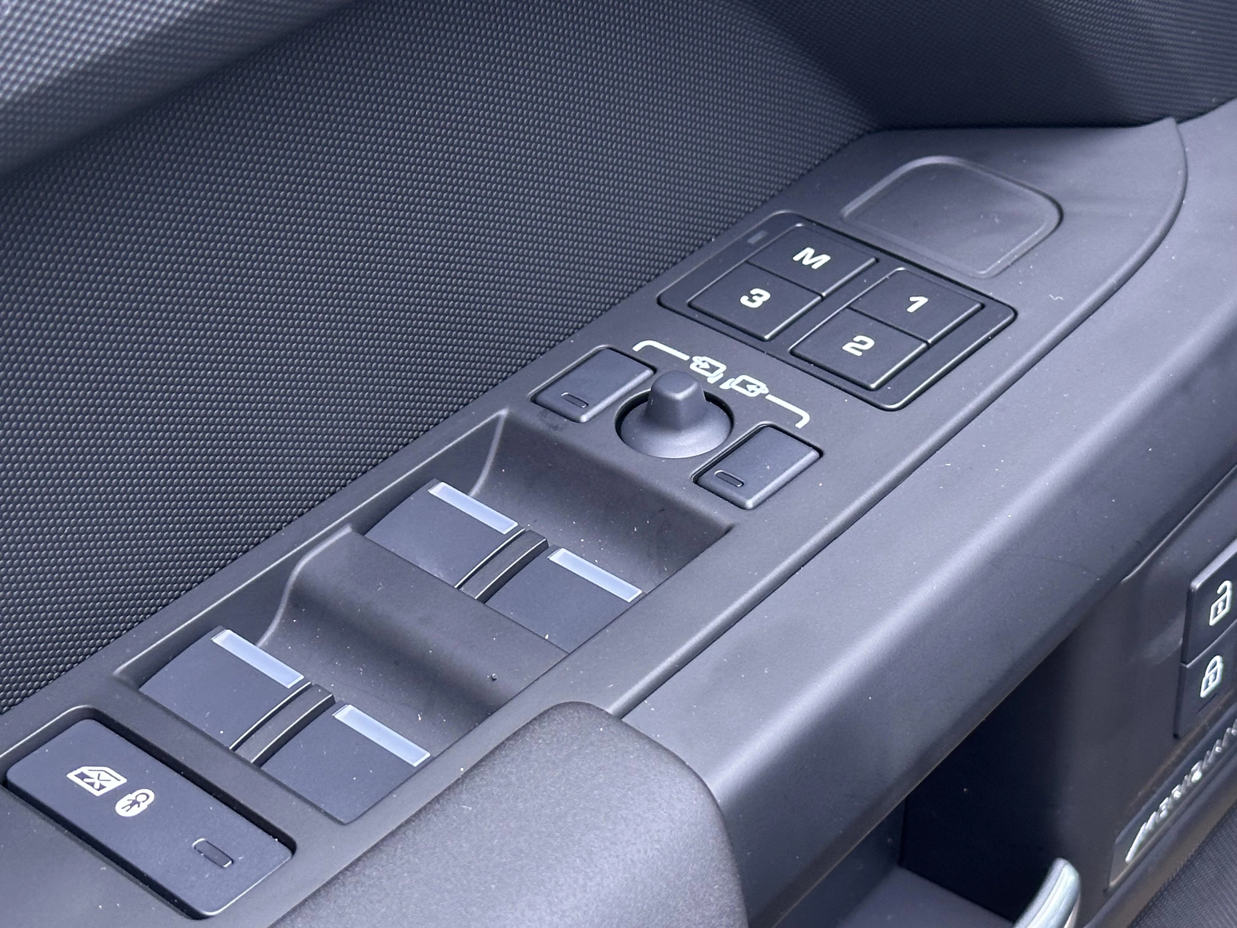 Land Rover-Defender-image-25