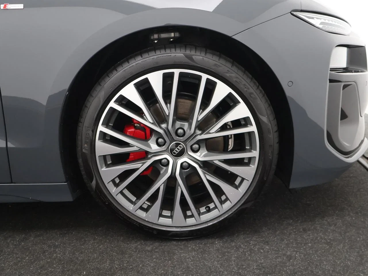 Audi-A6 Avant e-tron-image-7