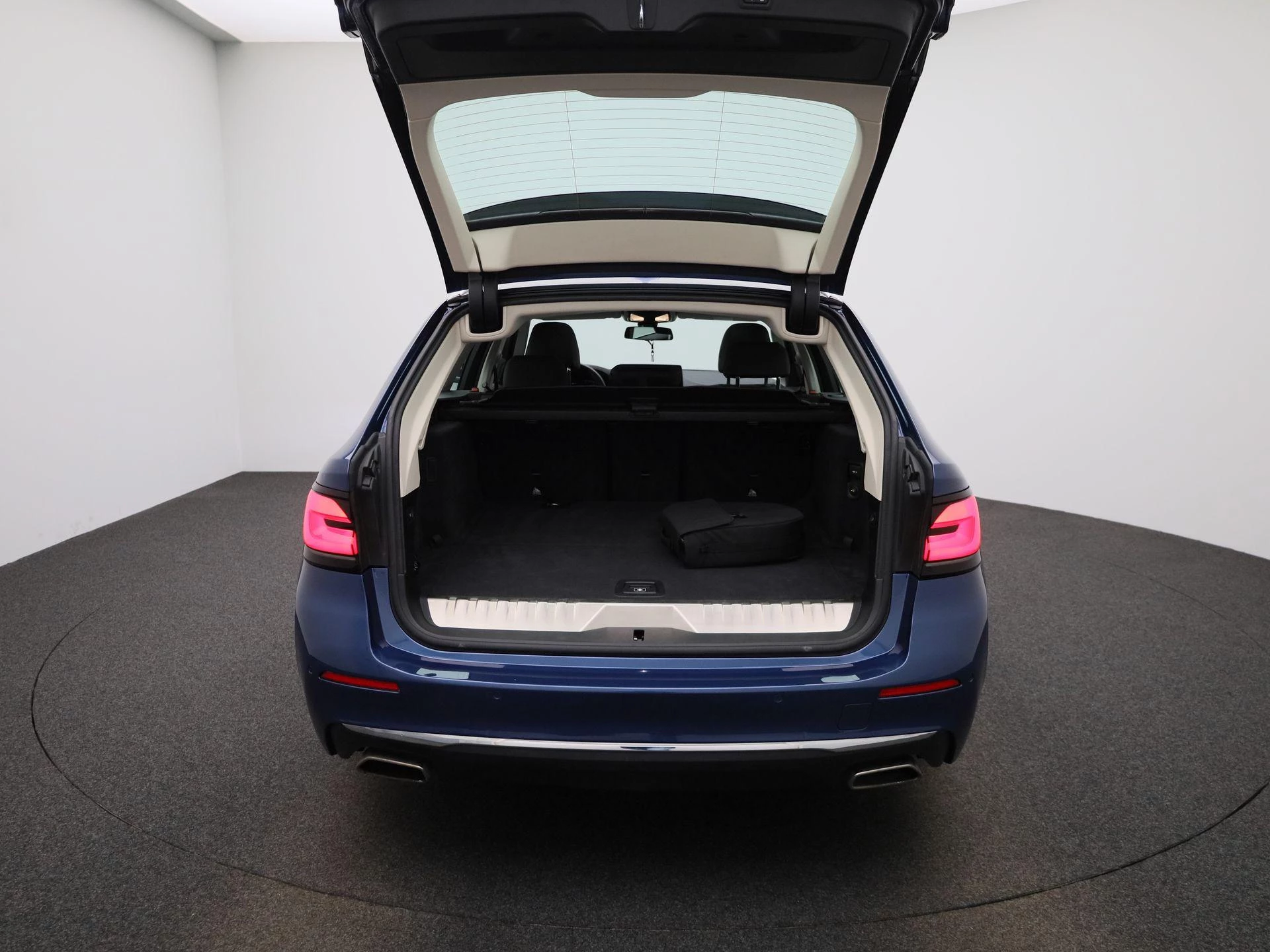 BMW-5 Serie-image-10