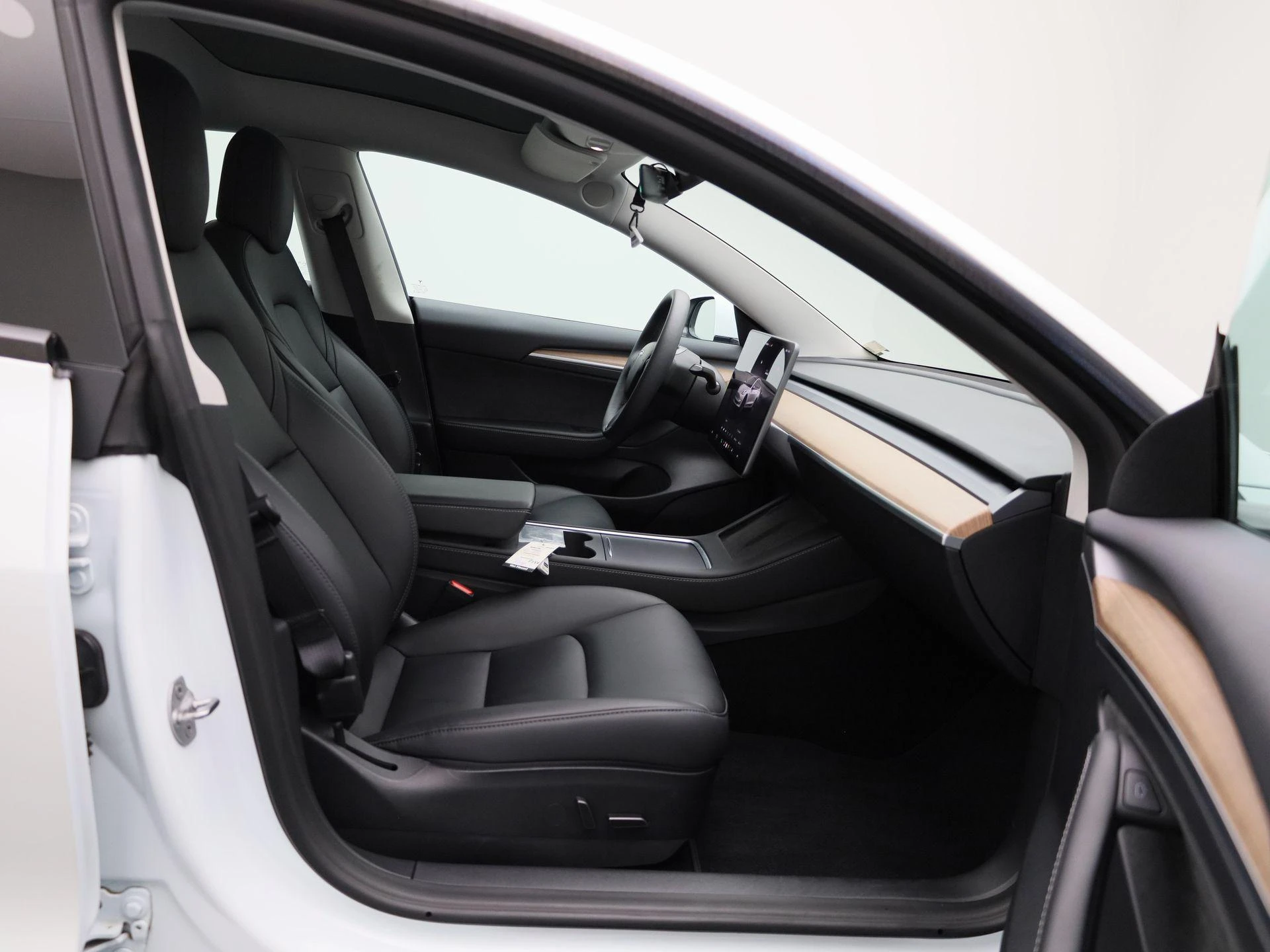 Tesla-Model 3-image-37