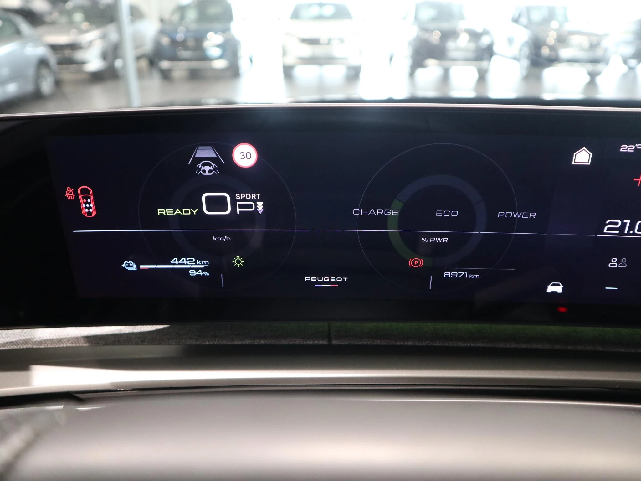 Peugeot-e-5008-image-13