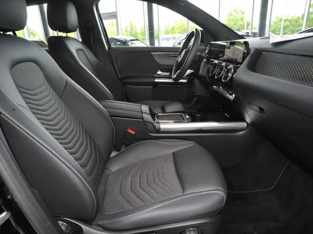 Mercedes-Benz-GLA 200 d-image-10
