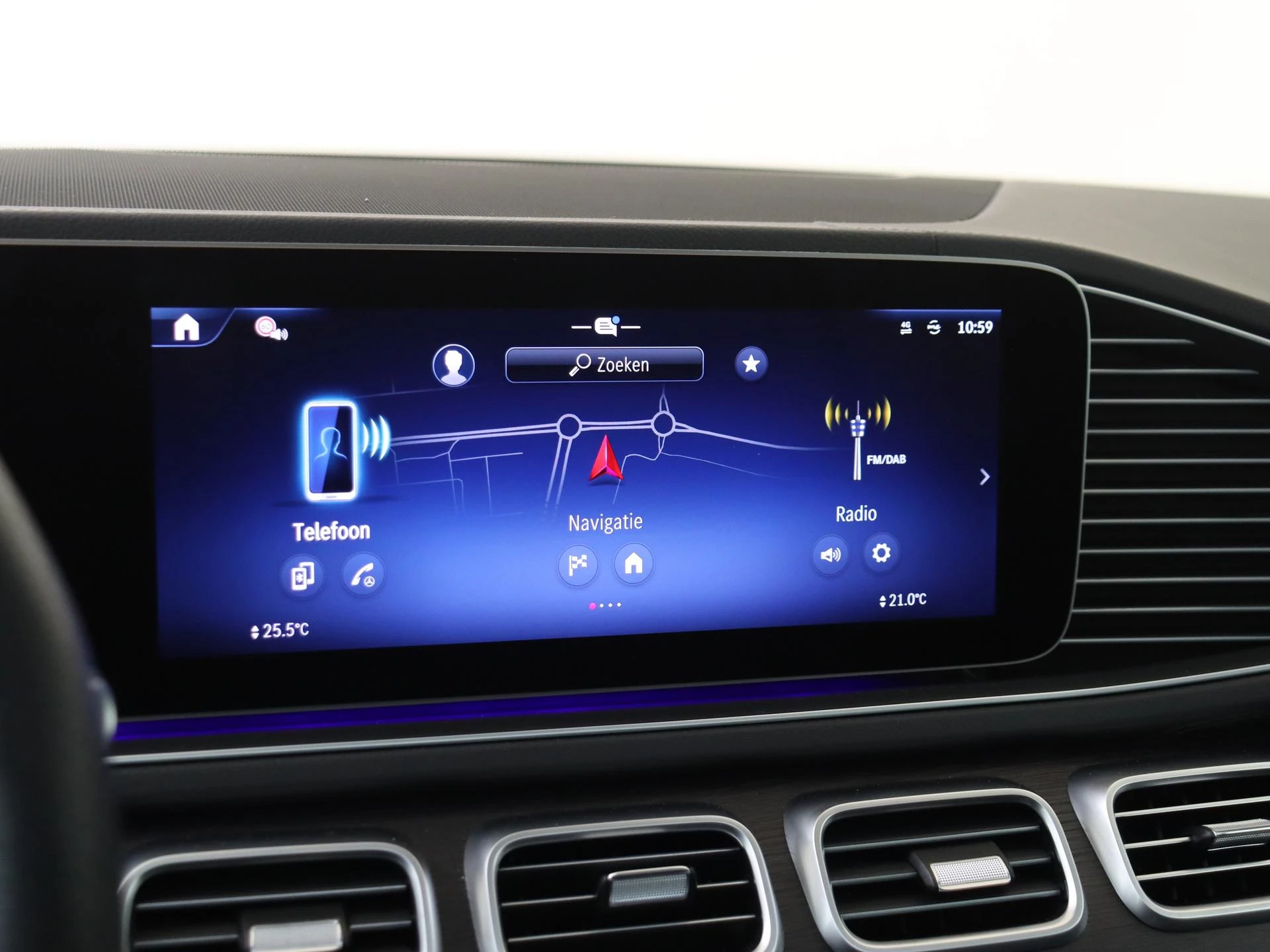 Mercedes-Benz-GLE-image-26