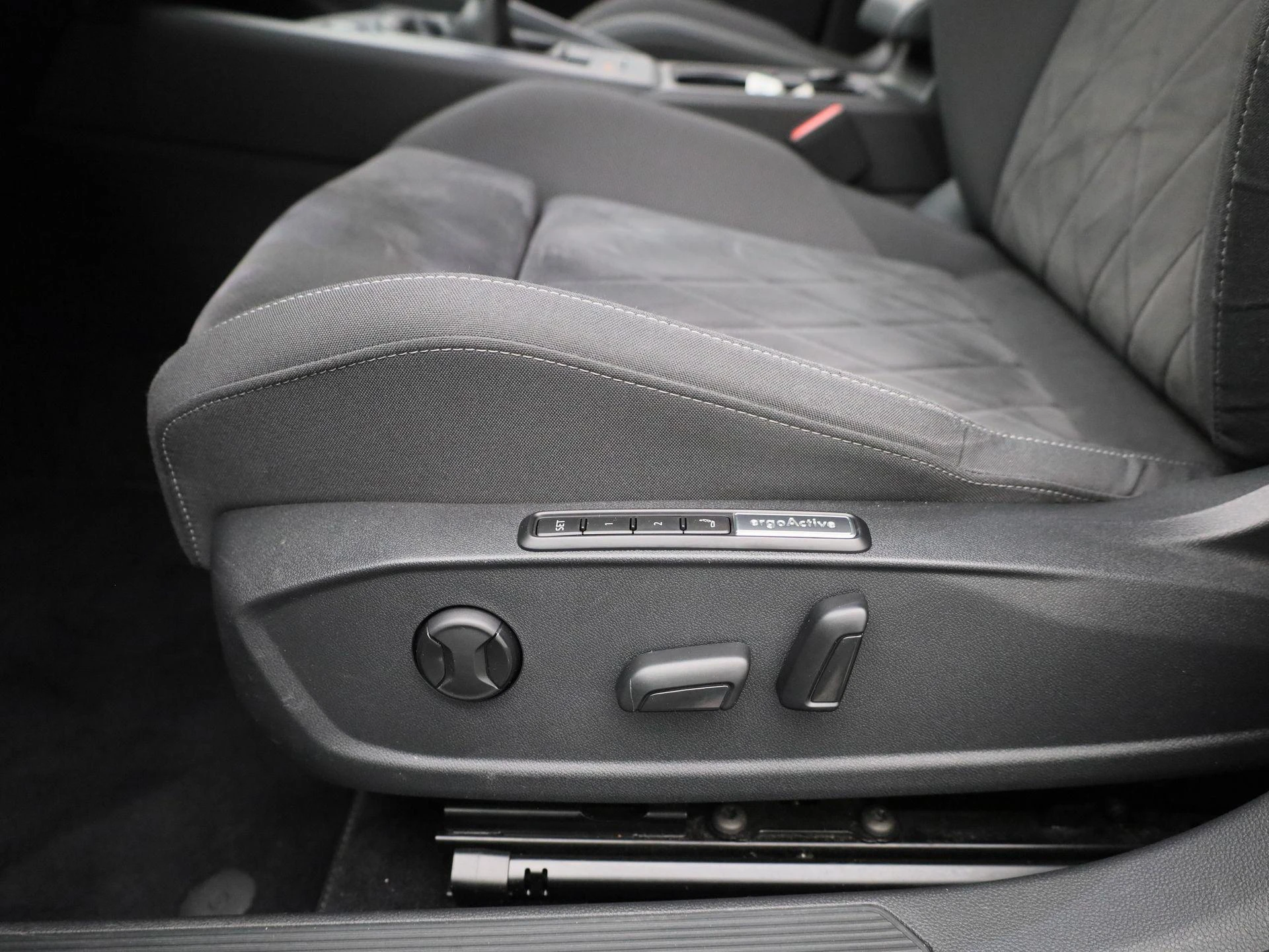 Volkswagen-Golf-image-28