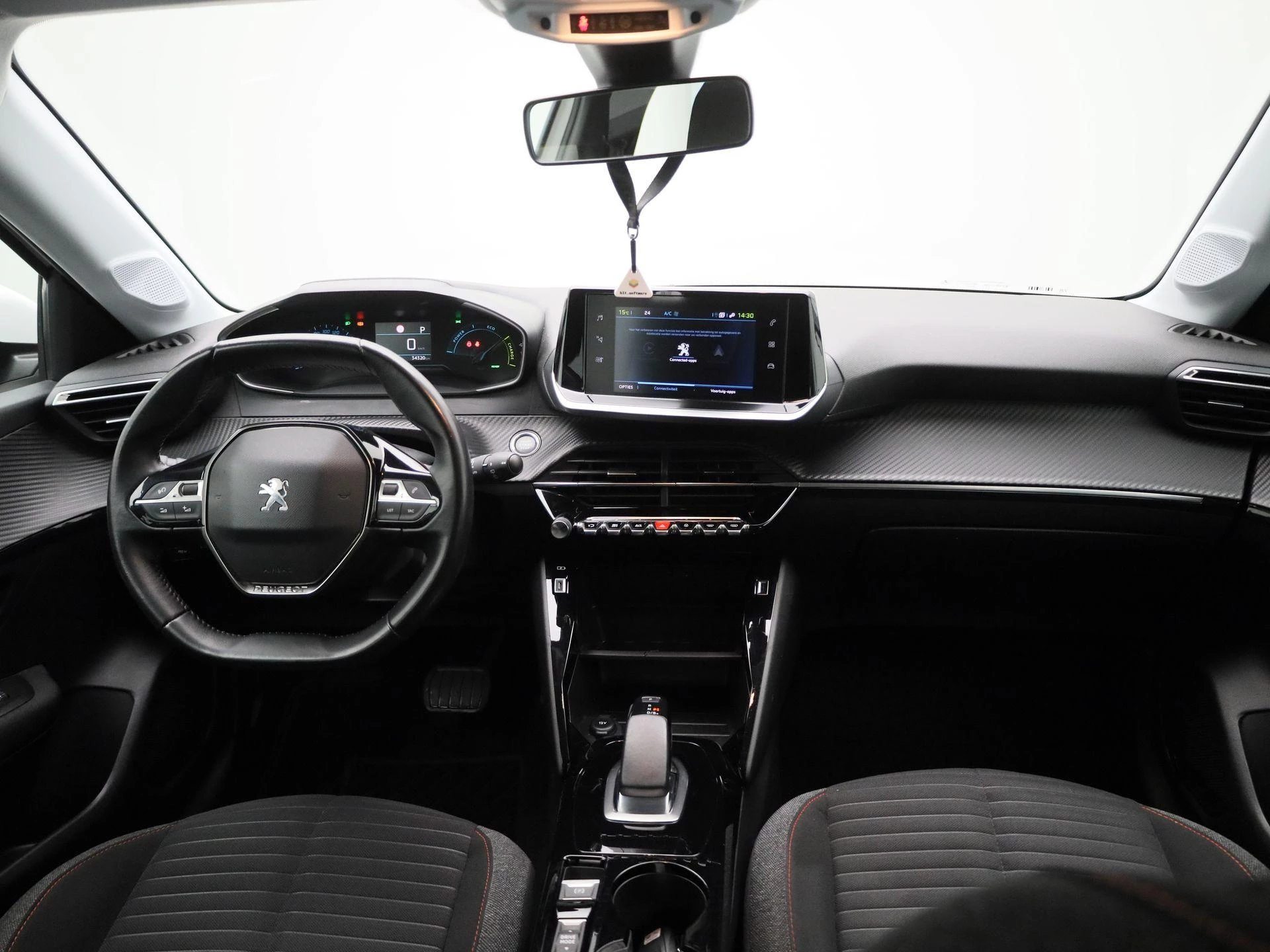 Peugeot-e-208-image-30
