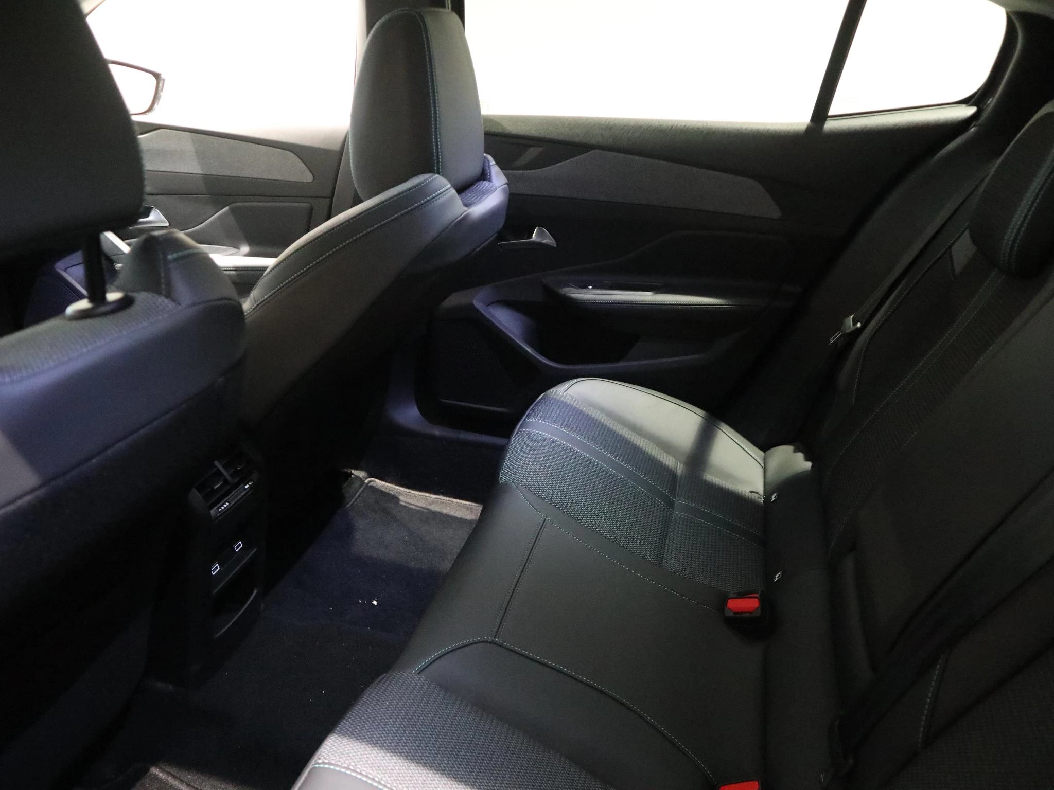 Peugeot-408-image-10