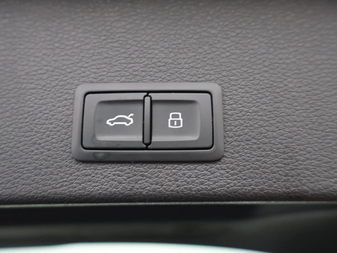 Audi Q2 Audi Q2 1.4TFSI 150PK *AUTOMAAT*LEDER*PANODAK*PDC*NAVI*ACC*ZETELVERWARMING*...*