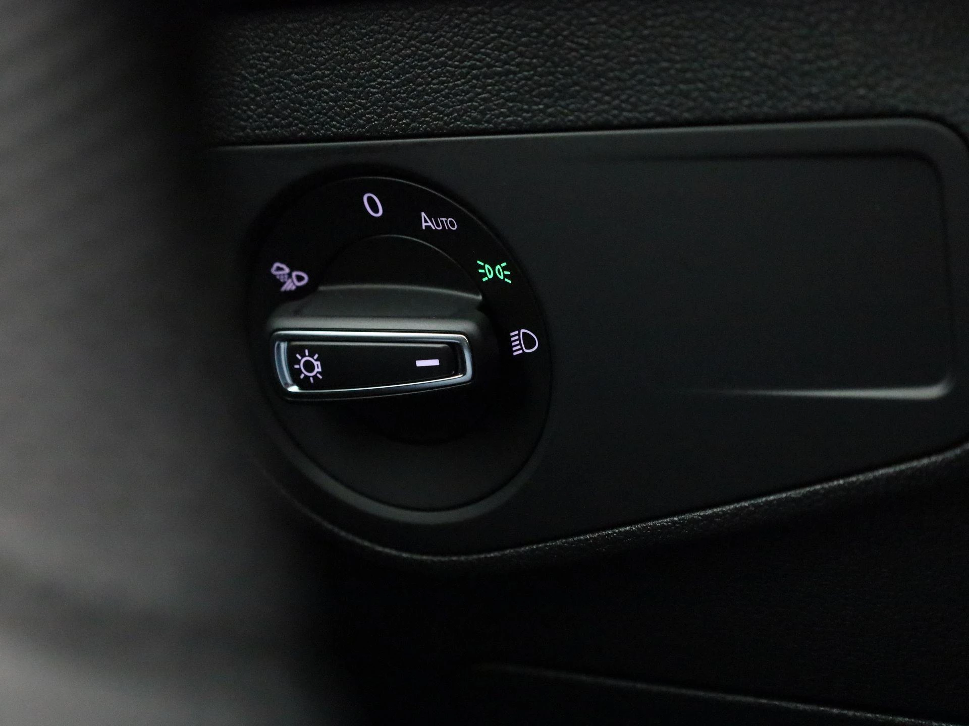 Volkswagen-Tiguan-image-25