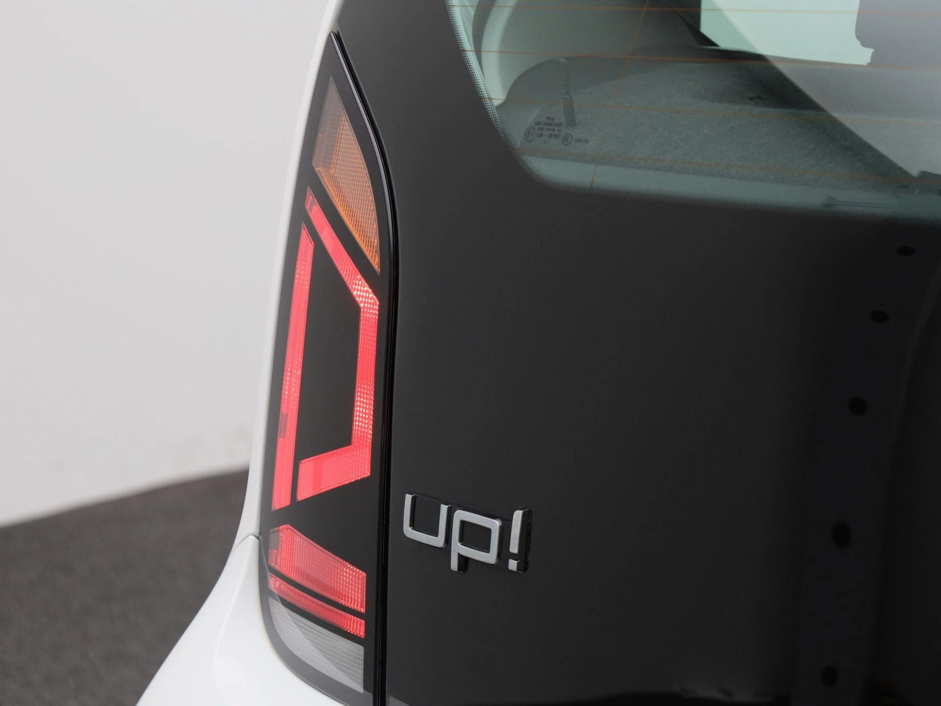 Volkswagen-up!-image-29