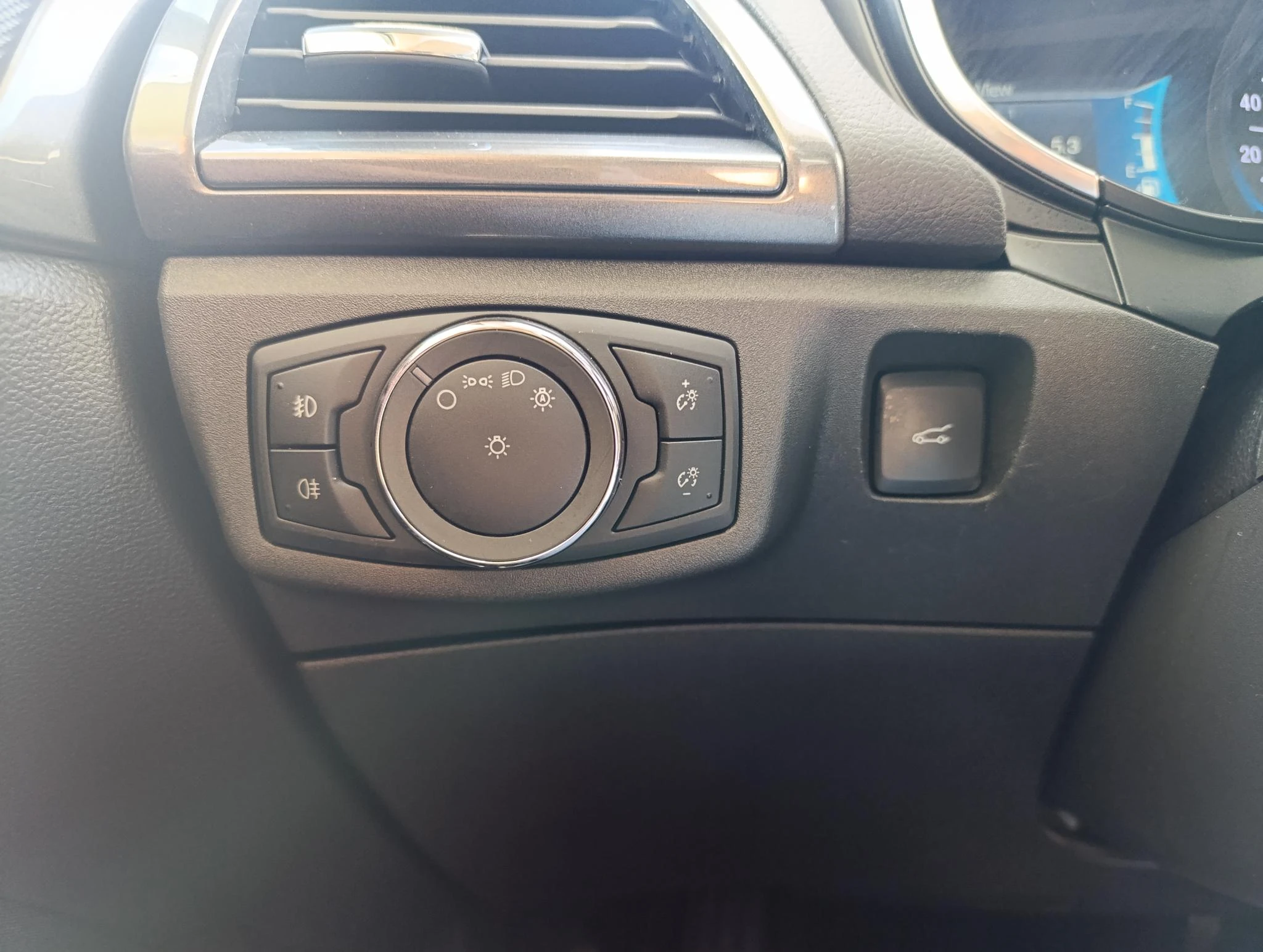 Ford-Mondeo-image-22