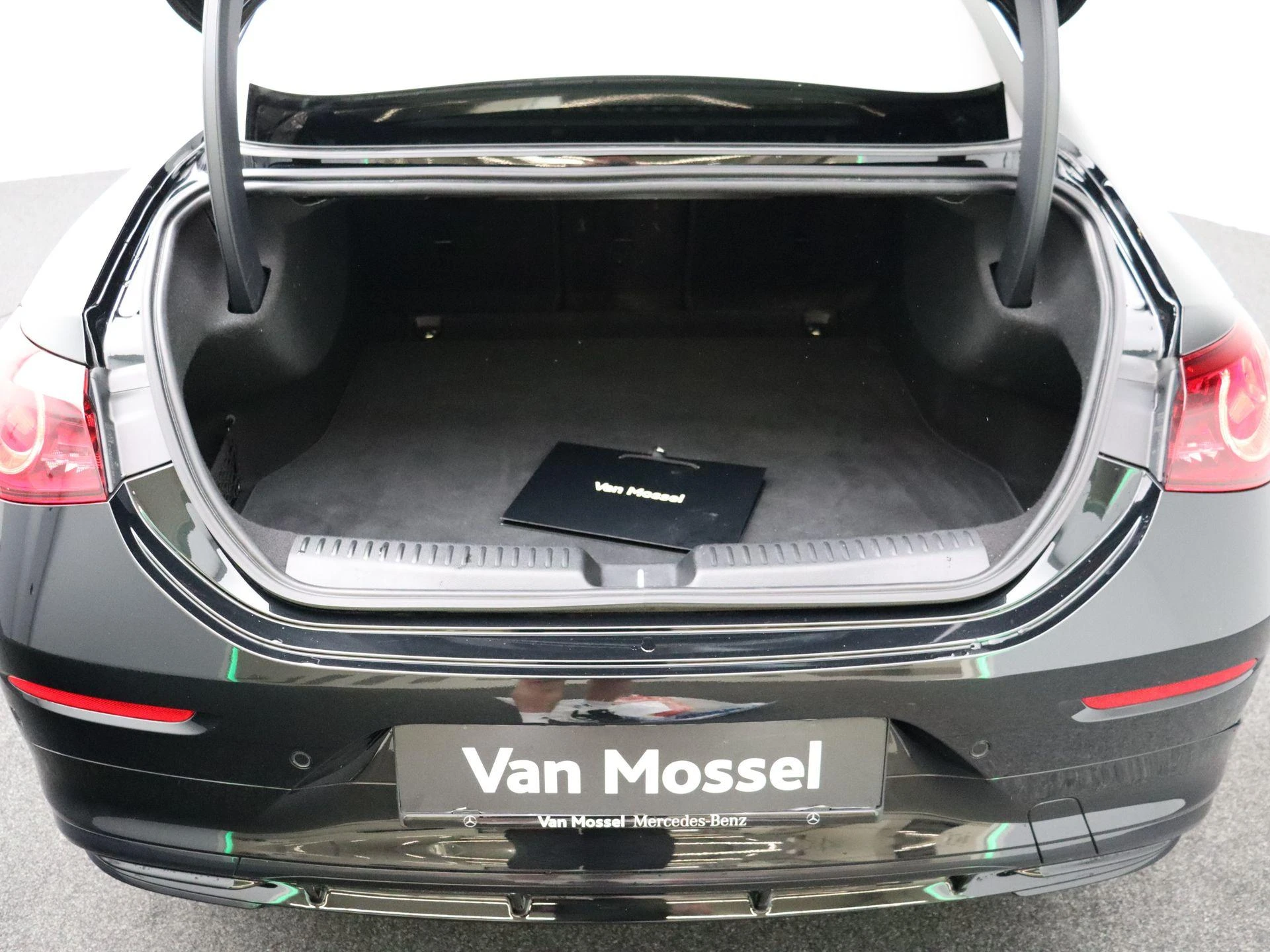 Mercedes-Benz-CLA-image-25
