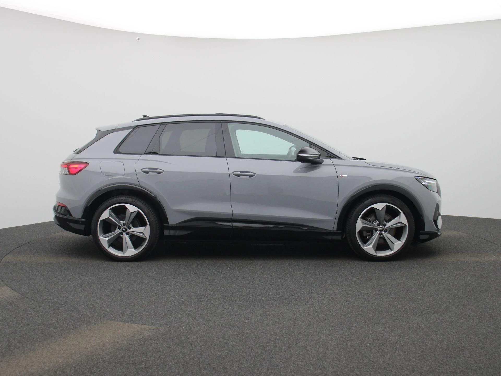 Audi-Q4 e-tron-image-5