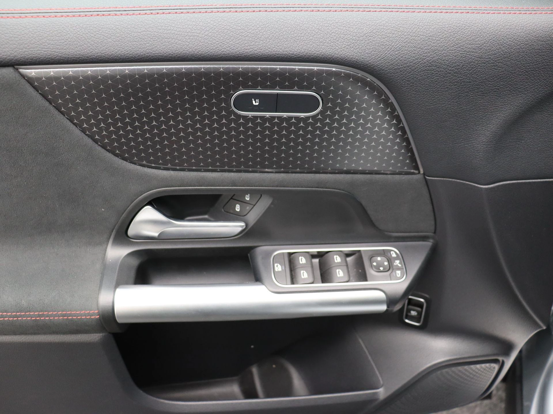 Mercedes-Benz-EQA-image-6