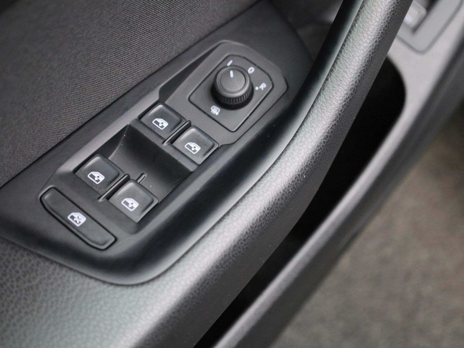Volkswagen-Passat-image-35