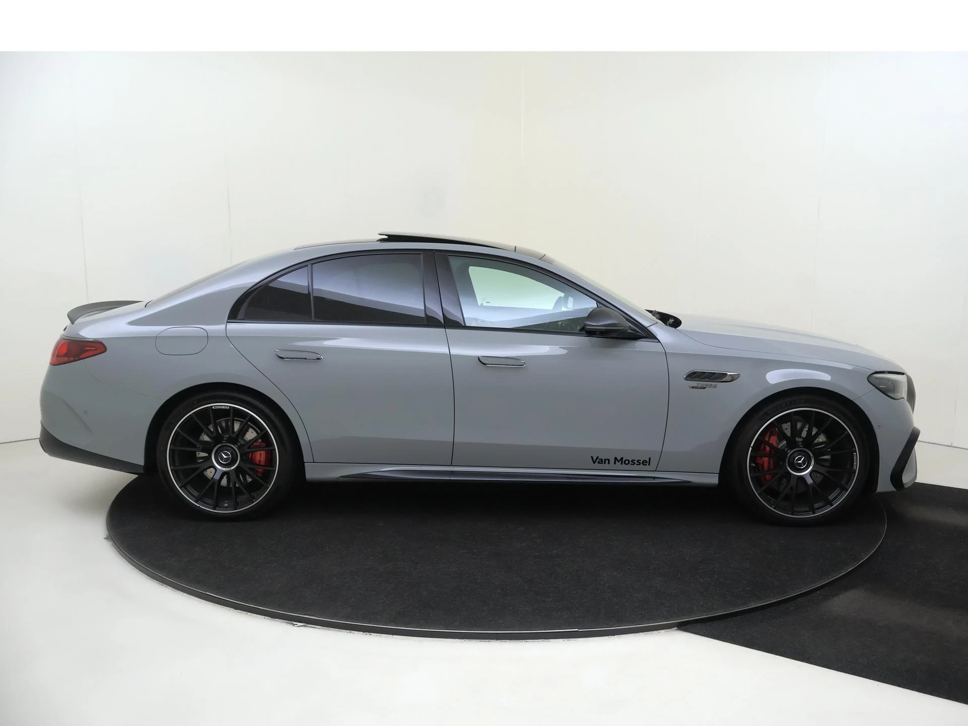 Mercedes-Benz-E-Klasse-image-8