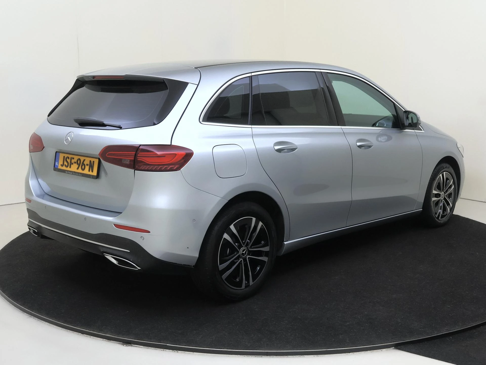 Mercedes-Benz-B-Klasse-image-3