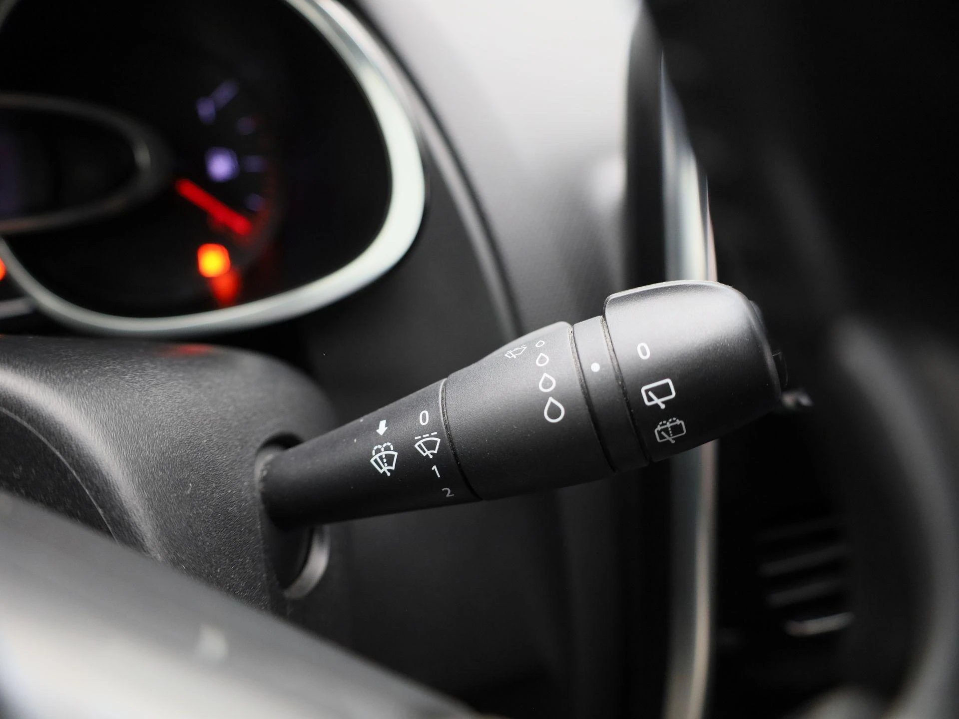 Renault-Clio-image-18
