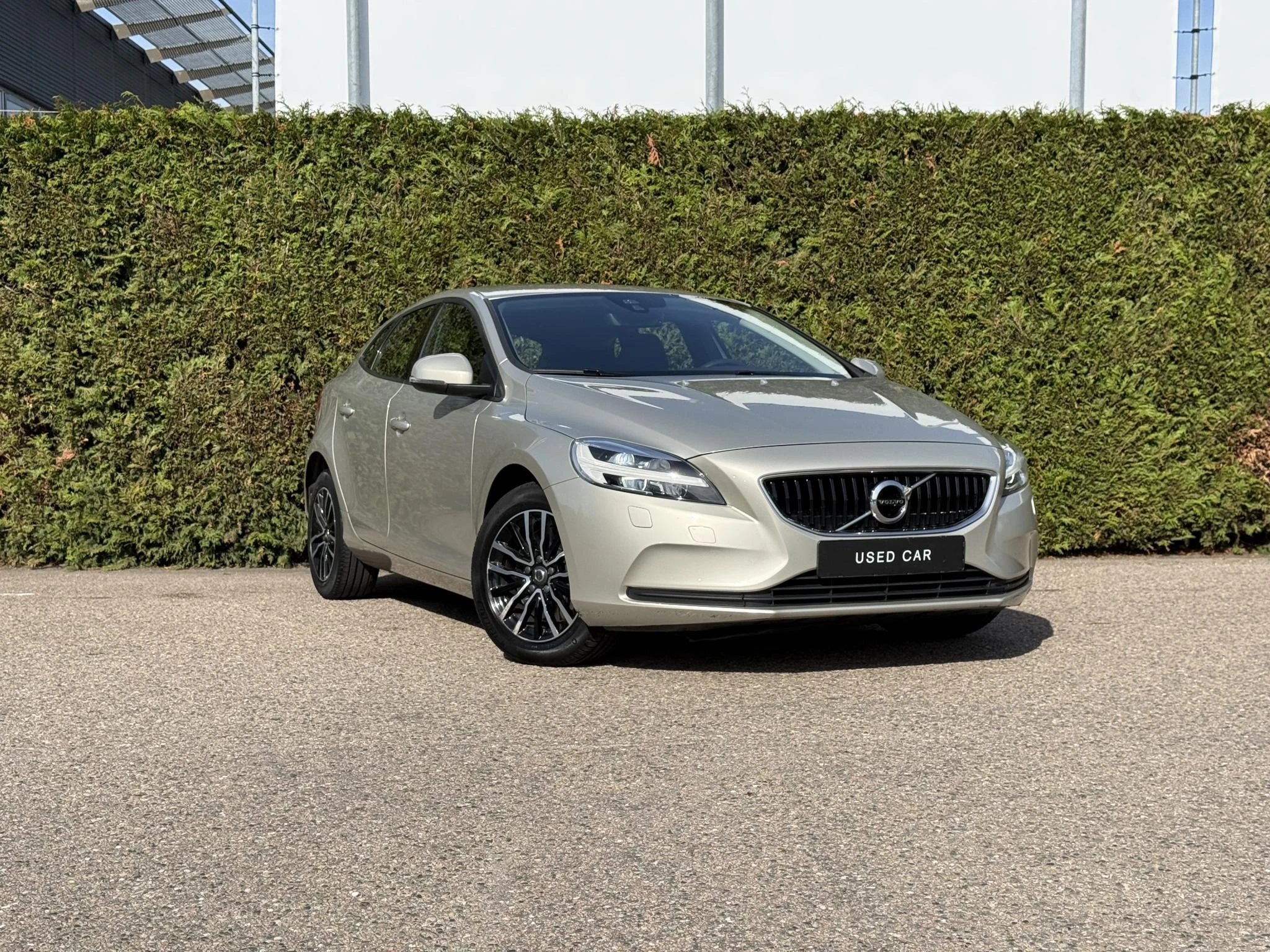 Volvo-V40-image-2