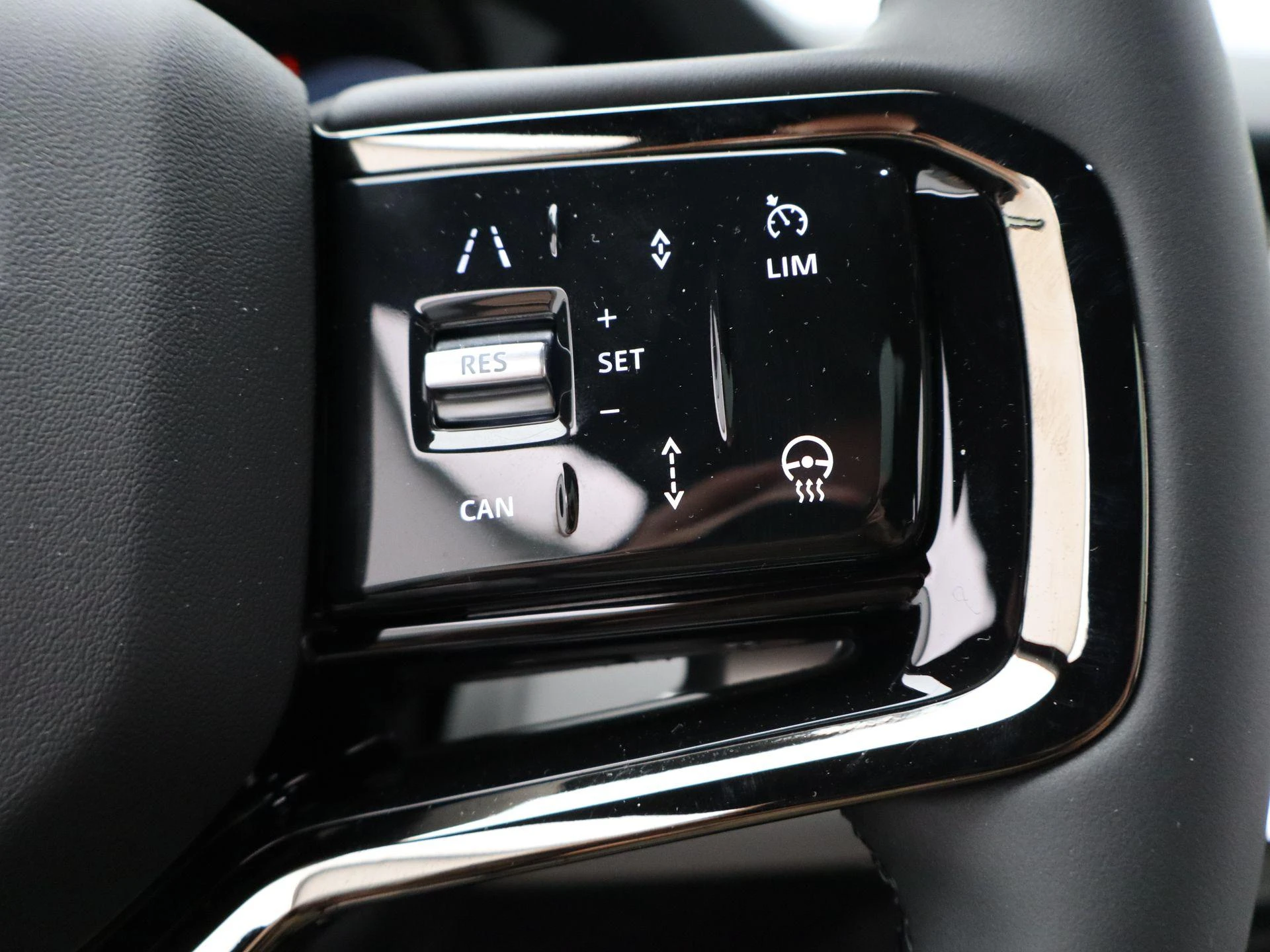 Land Rover-Range Rover Evoque-image-33