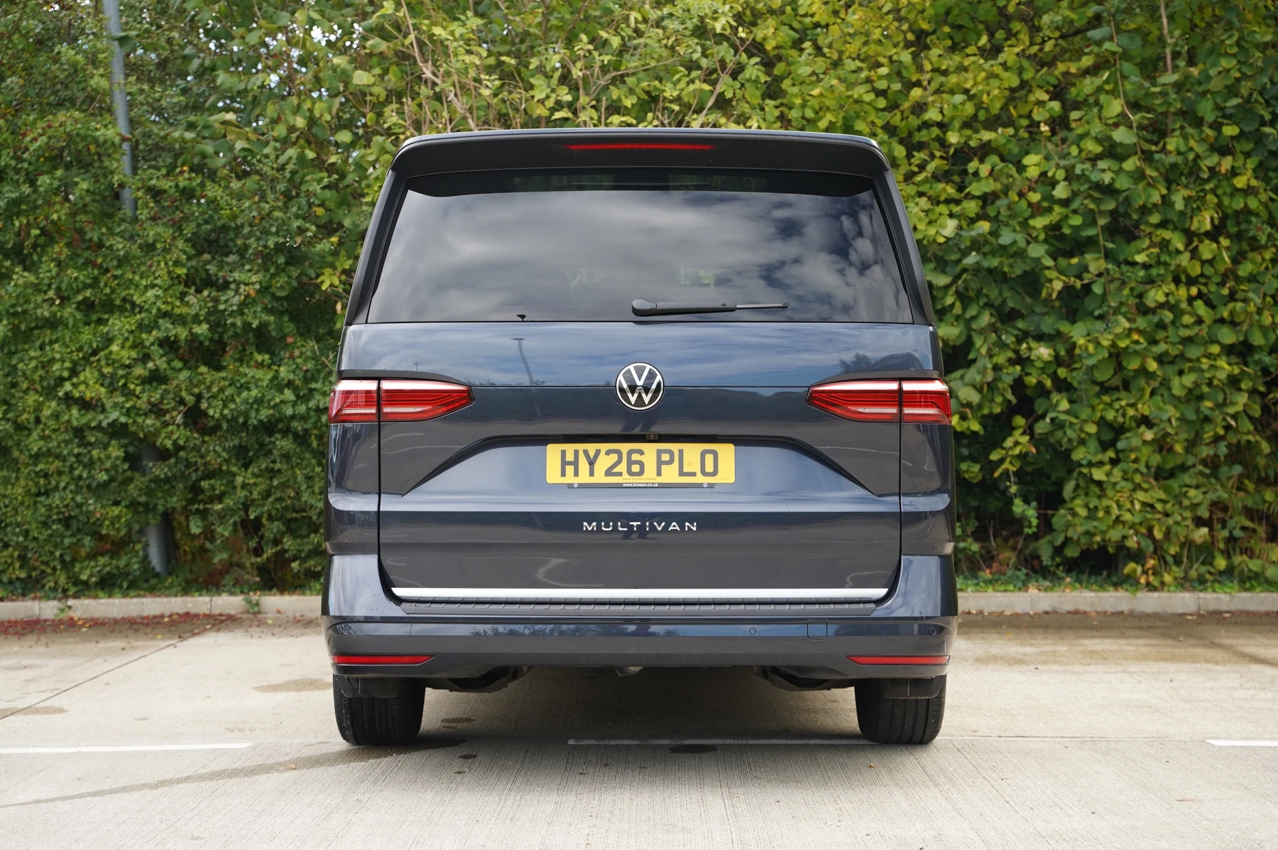 Volkswagen-Multivan-image-12