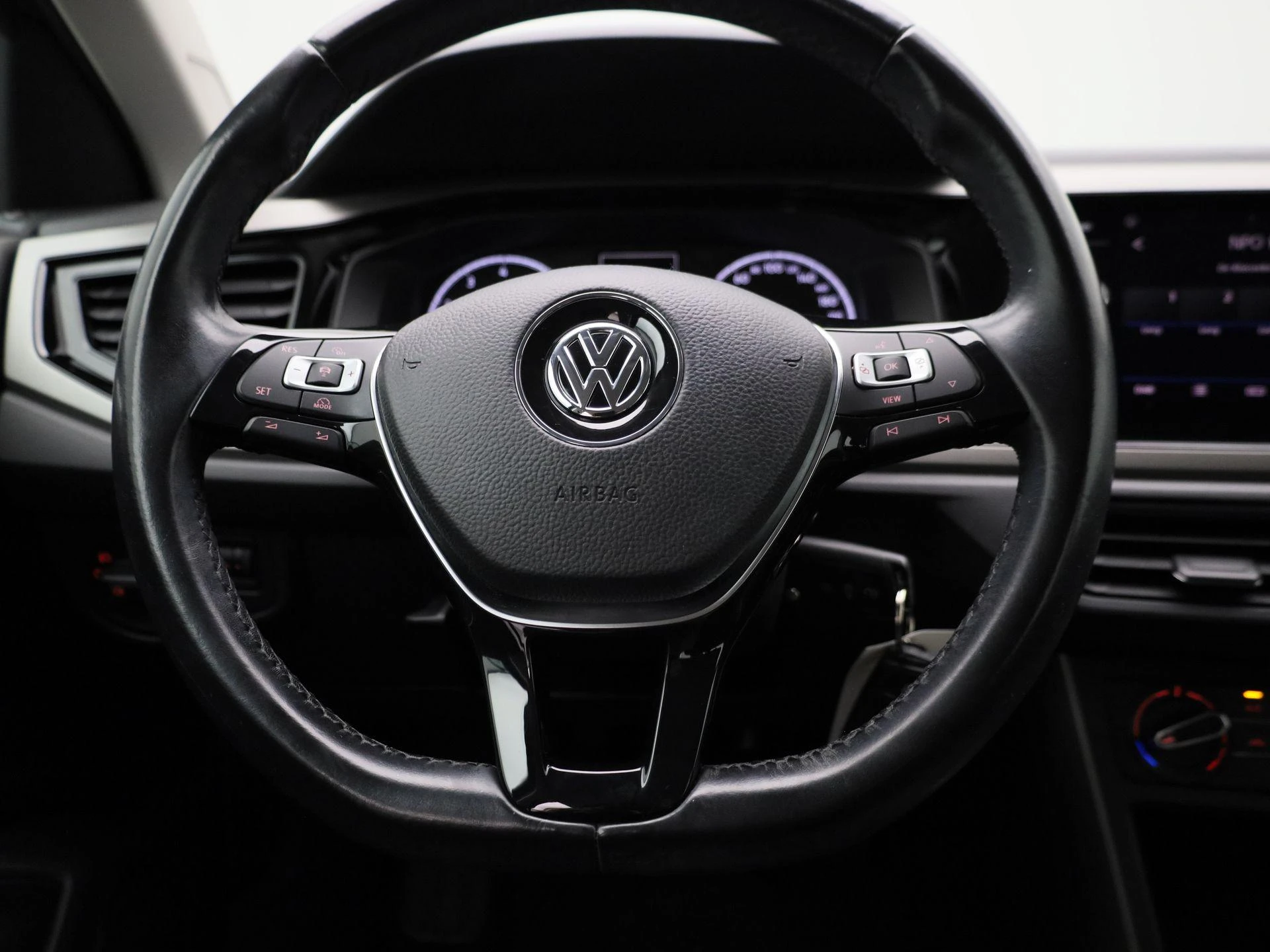 Volkswagen-Polo-image-6