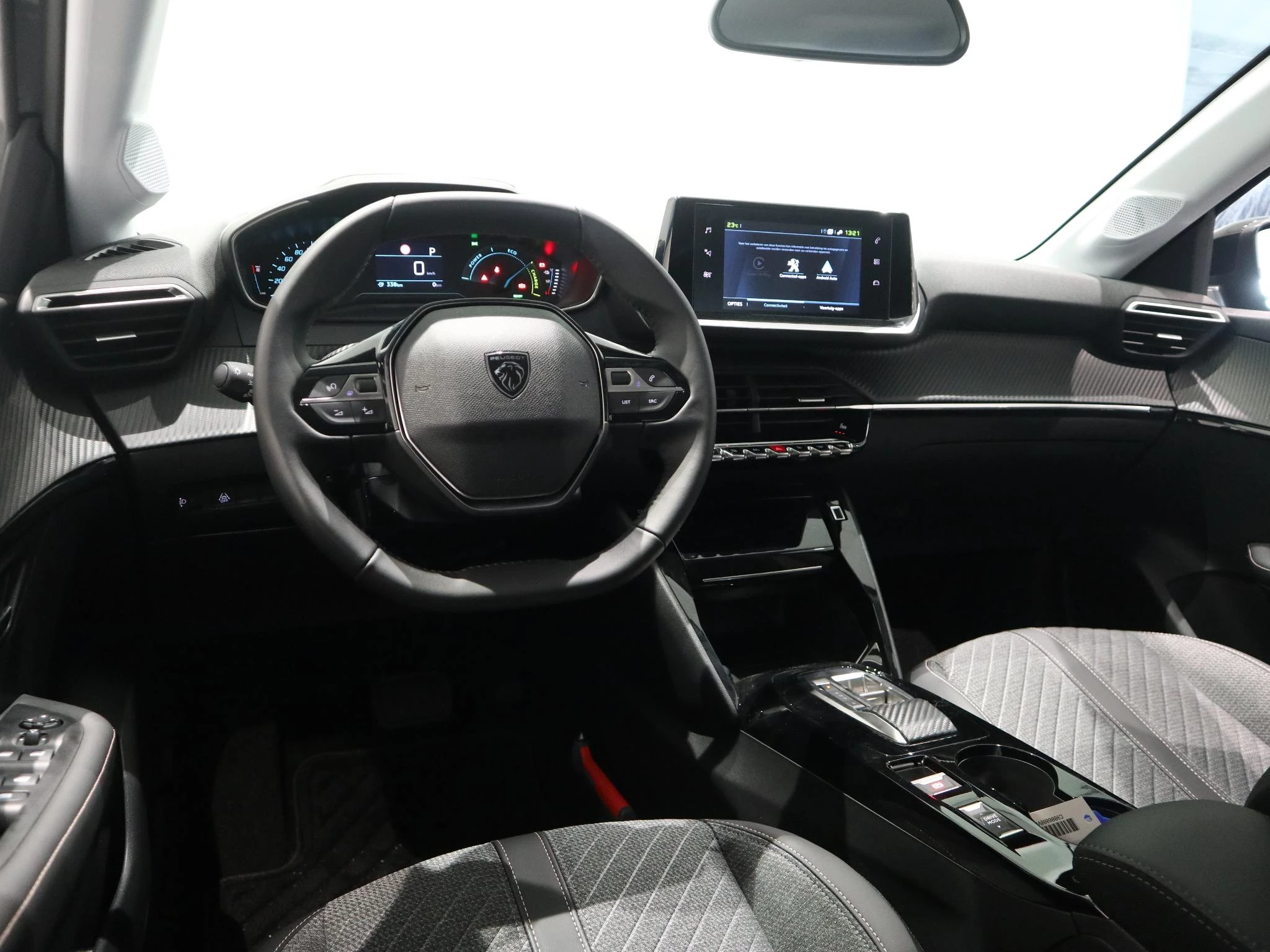 Peugeot-e-208-image-13