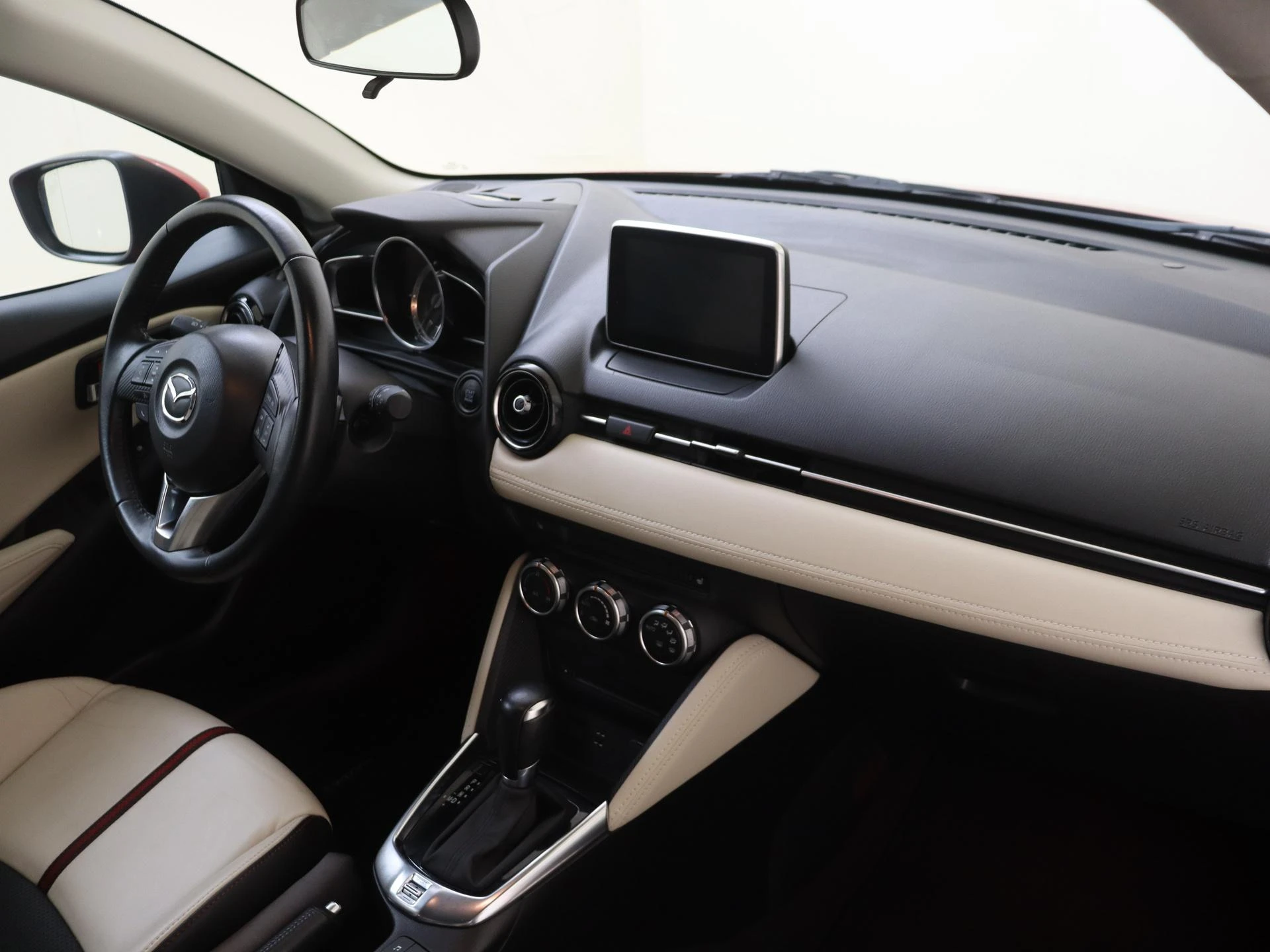 Mazda-2-image-11