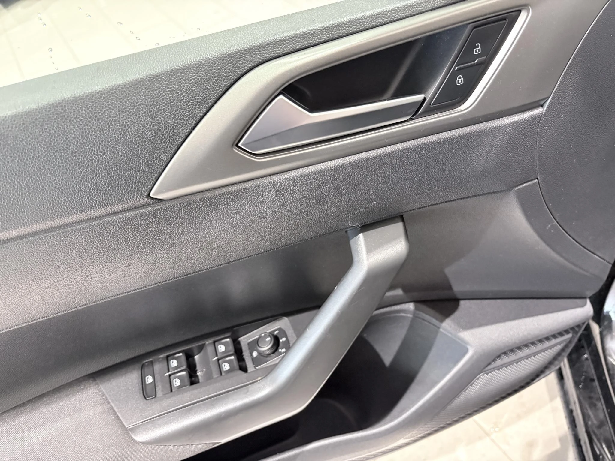 Volkswagen-Polo-image-10