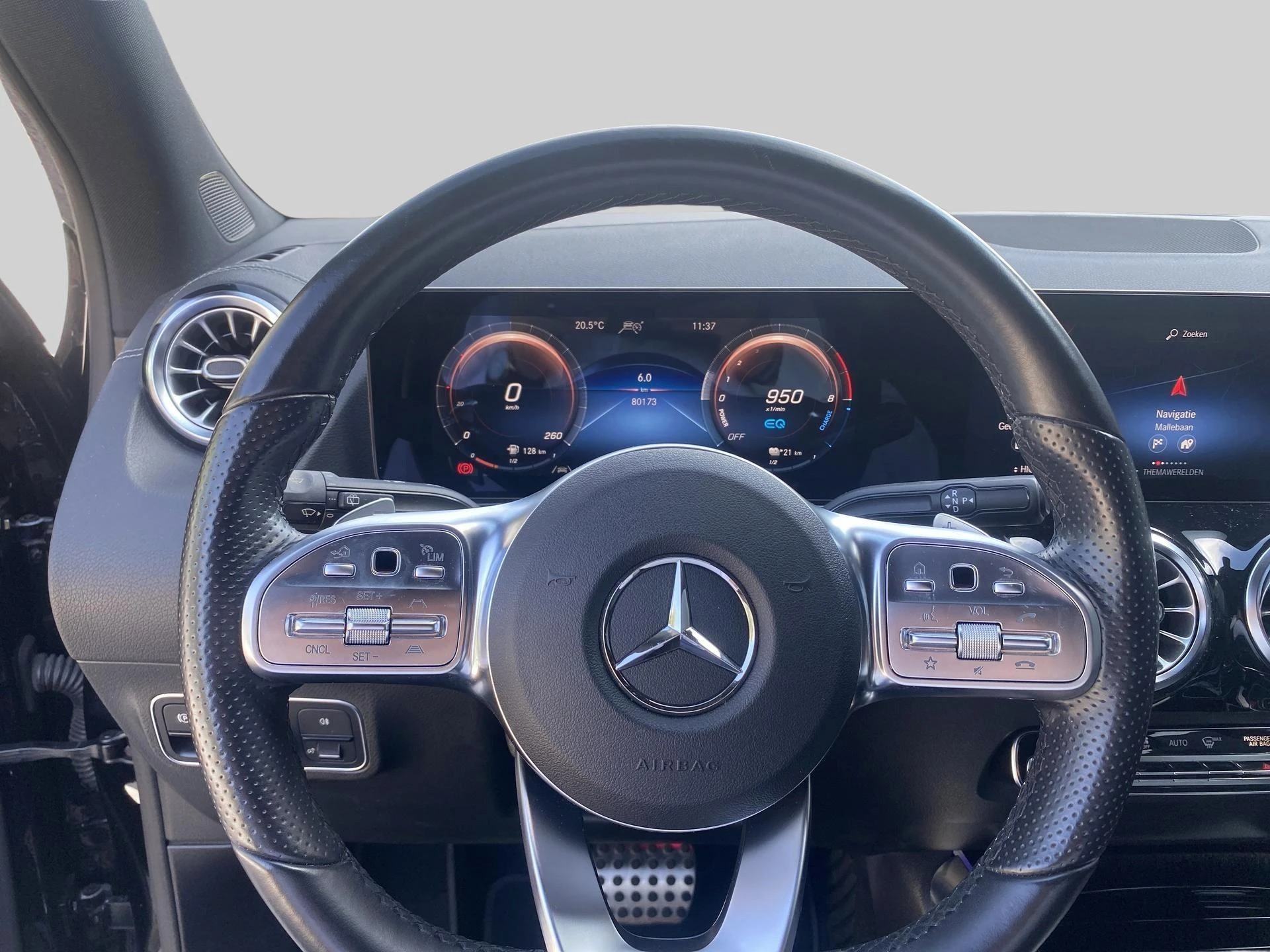 Mercedes-Benz-GLA-image-10