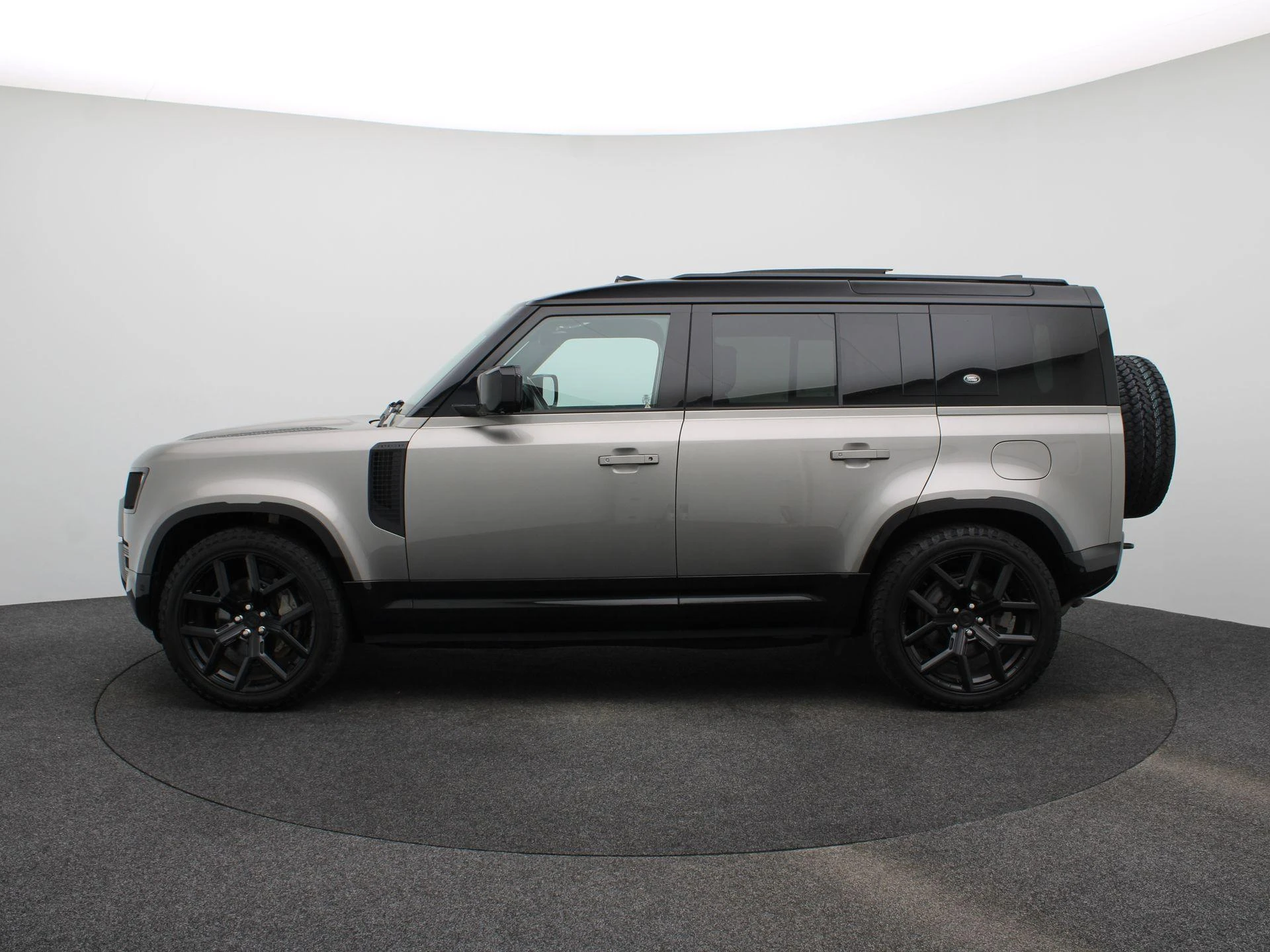 Land Rover-Defender-image-3