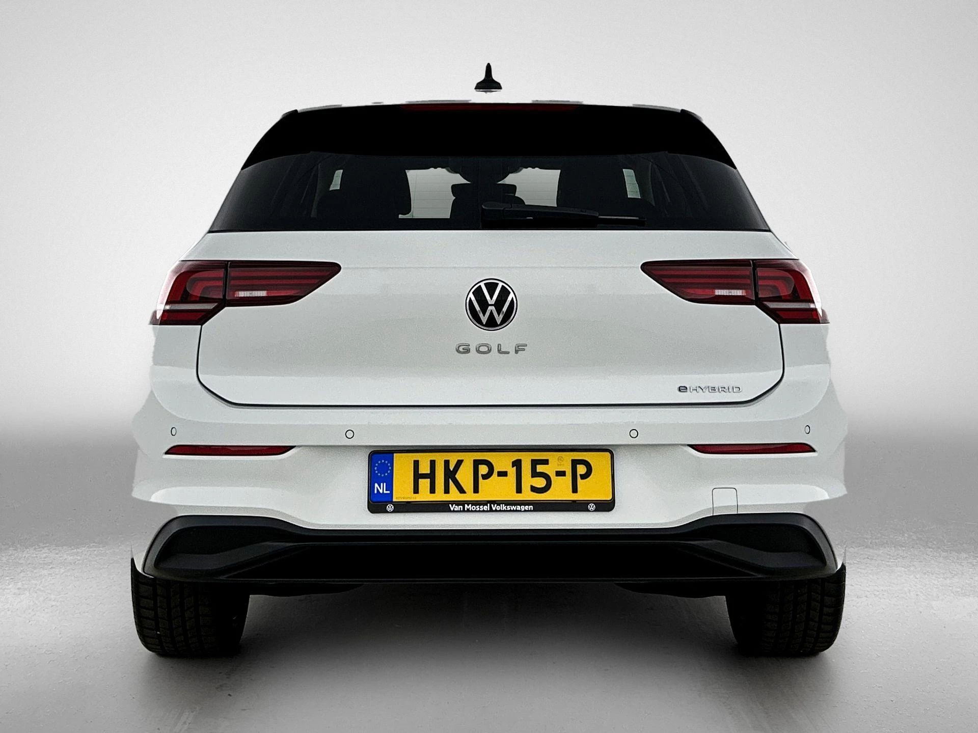 Volkswagen-Golf-image-2