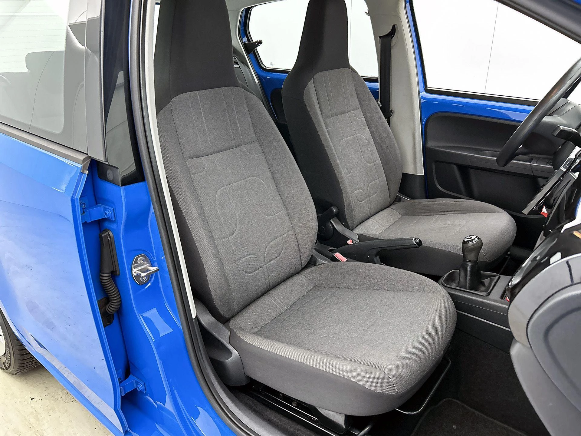 Volkswagen-up!-image-30