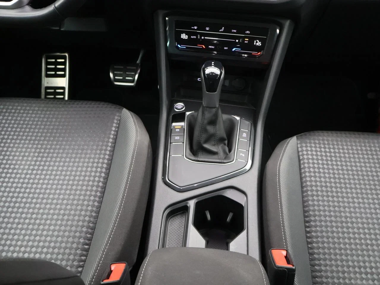 Volkswagen-Tiguan-image-17