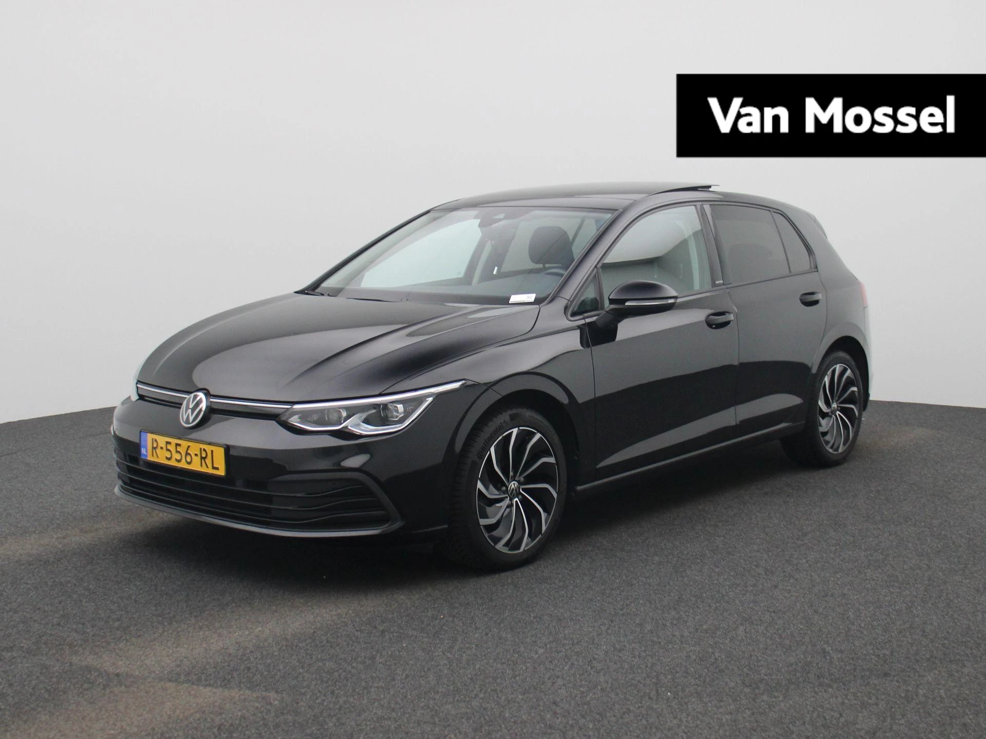 Volkswagen-Golf-image-0