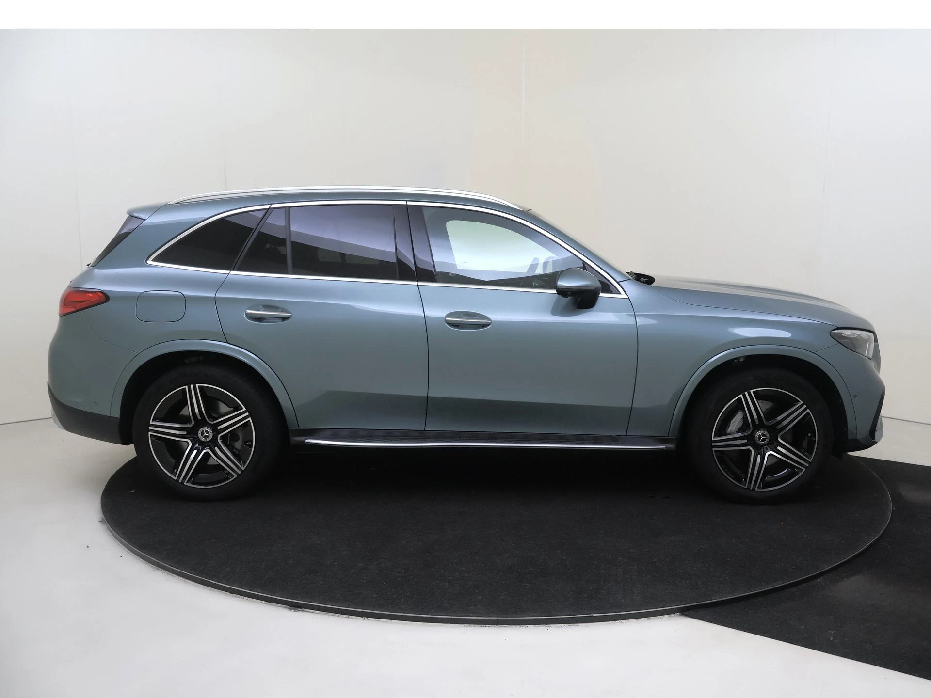 Mercedes-Benz-GLC-image-8