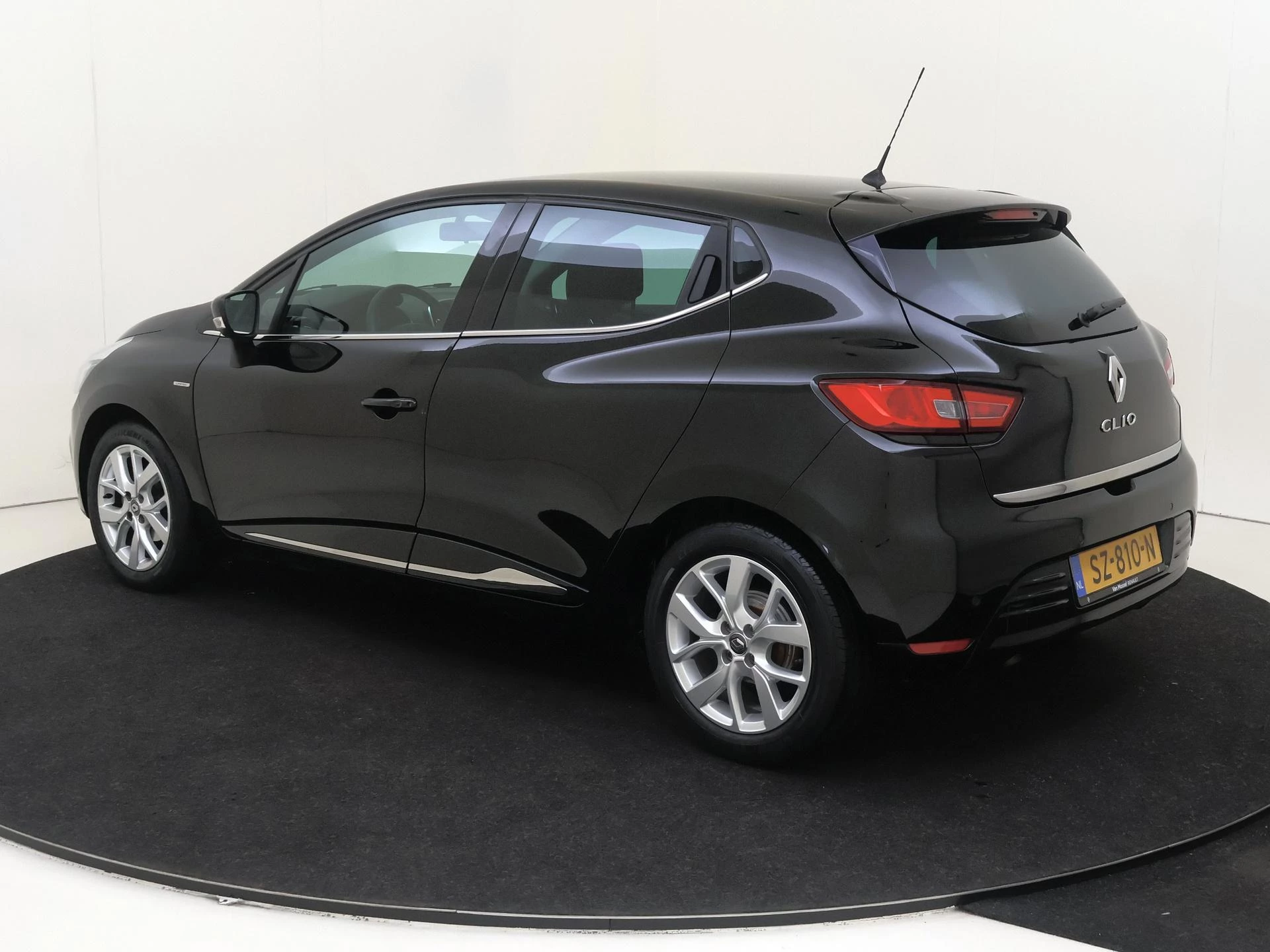 Renault-Clio-image-2
